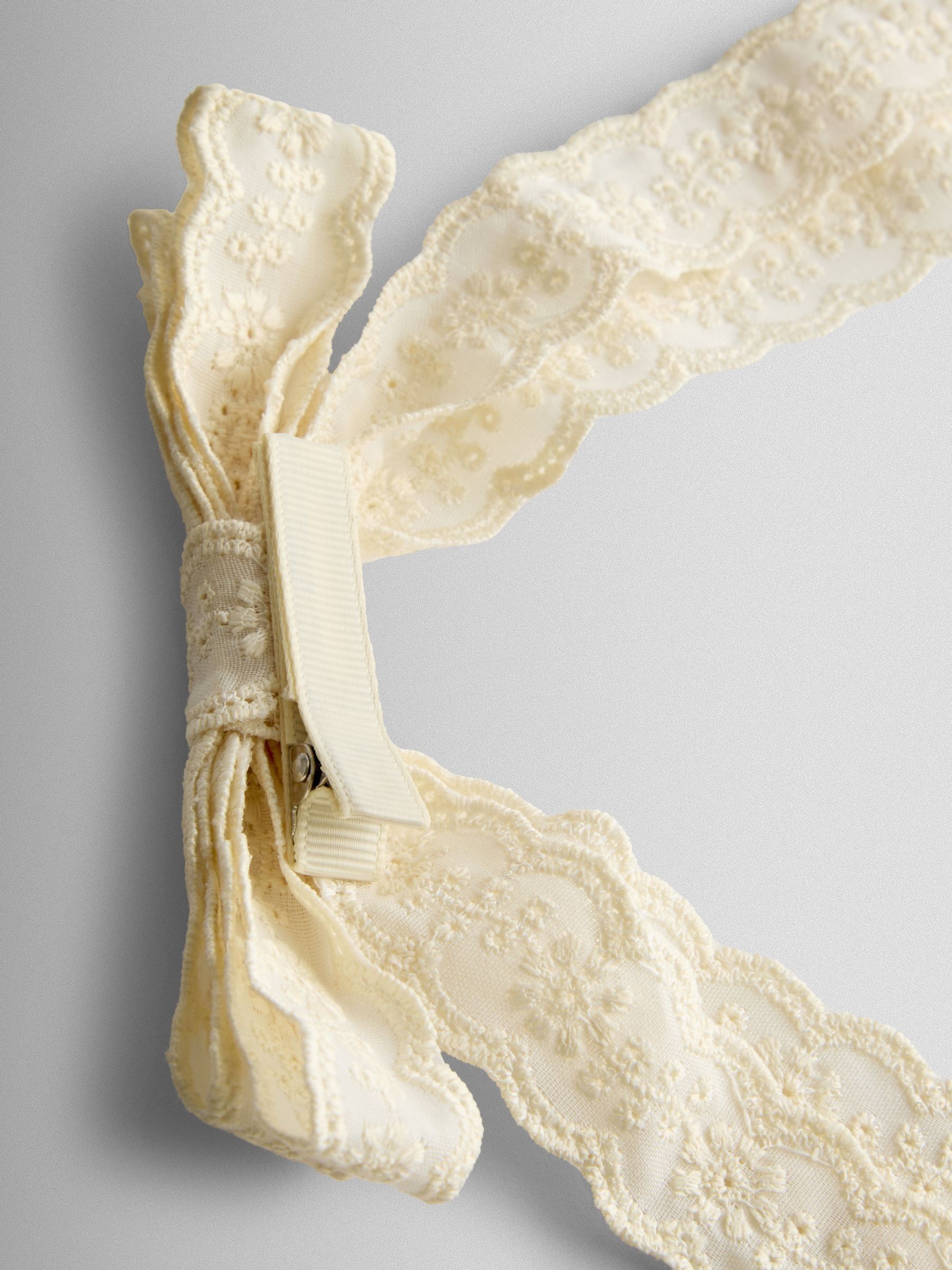 Cream Crochet Bow Clip - Image 4 of 4