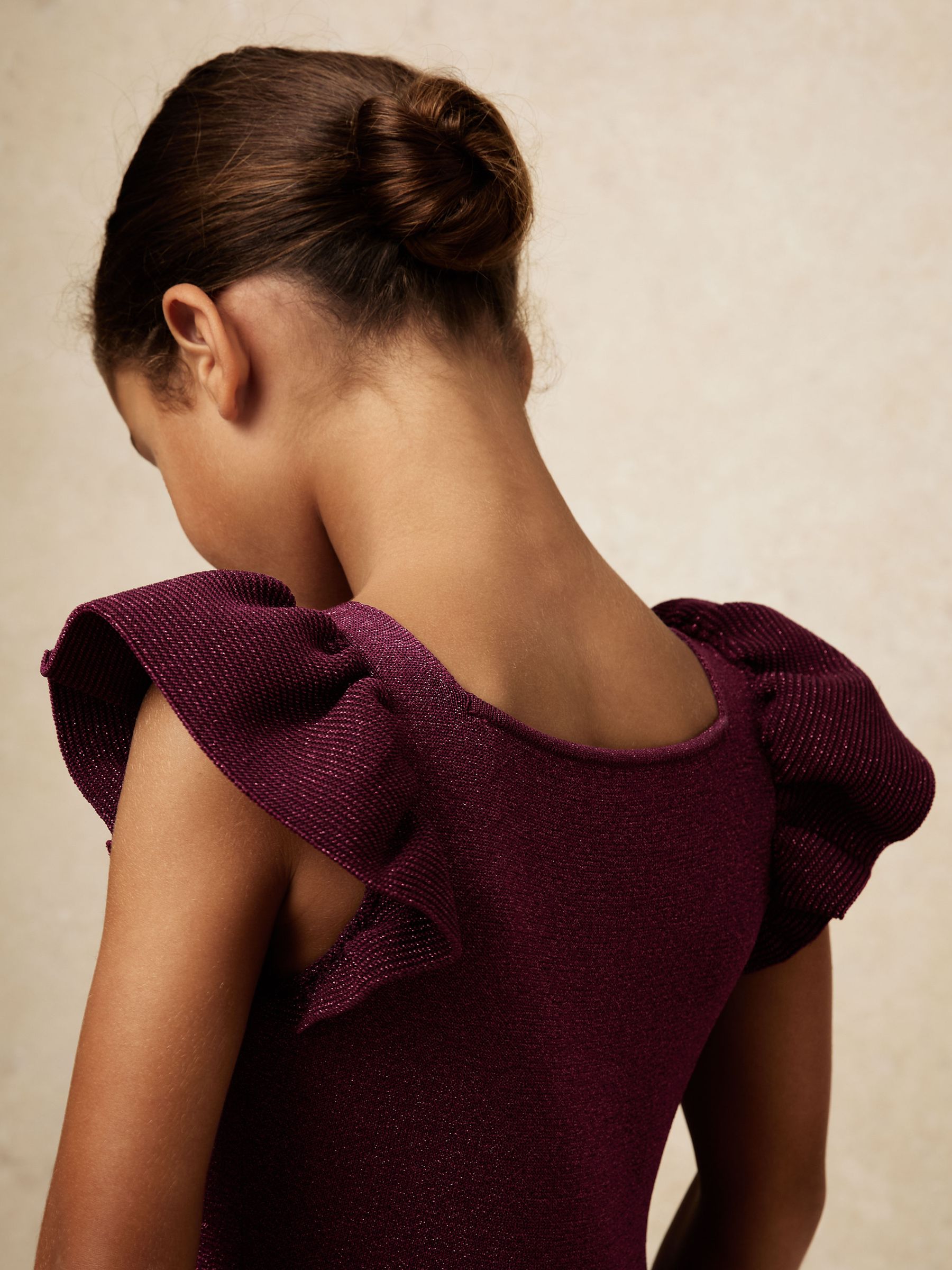 Elastické metalické šaty s volánkovými rukávy, velikost 13-14 let, bobulové - Obrázek 4 z 5