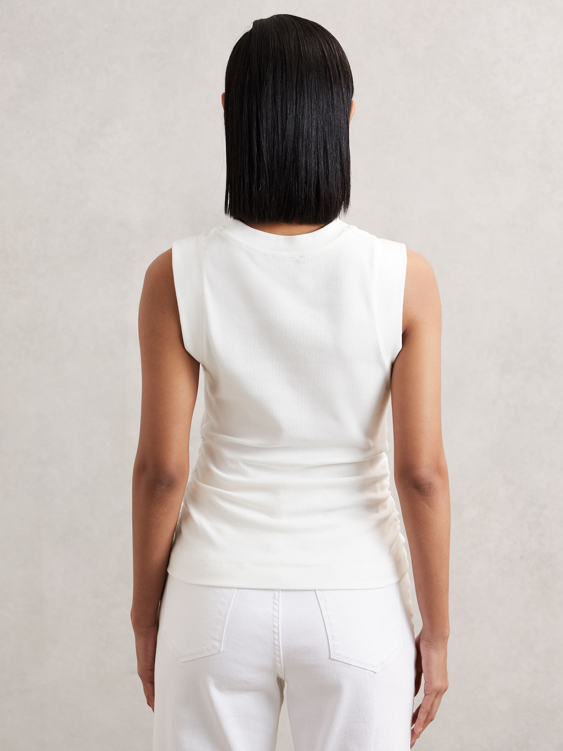 Jemně žebrovaný vestový top s volány v bílé barvě - Obrázek 5 z 6