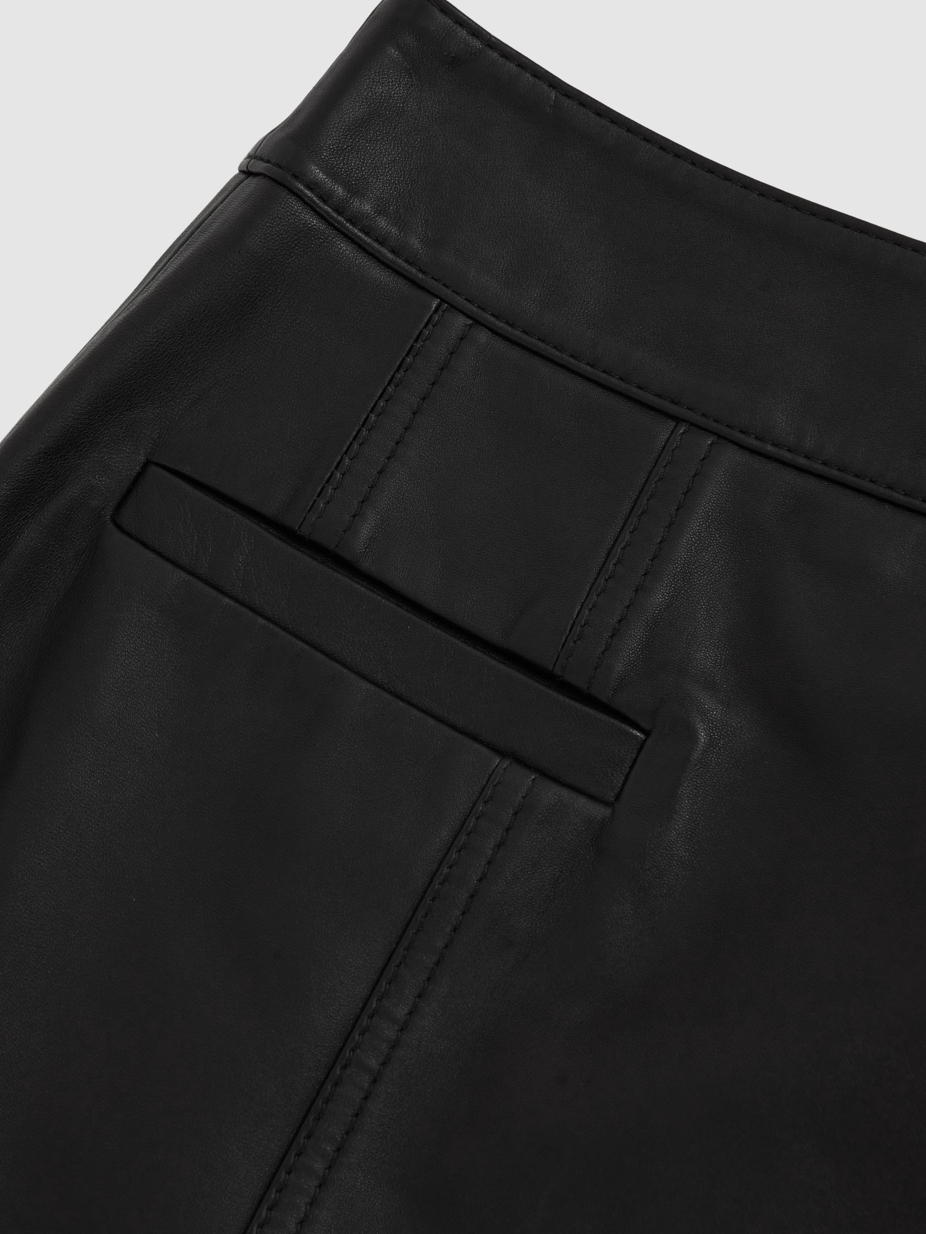 RIKO　黒　38 Reiss Zwarte leren minirok met bies en zakken | REISS