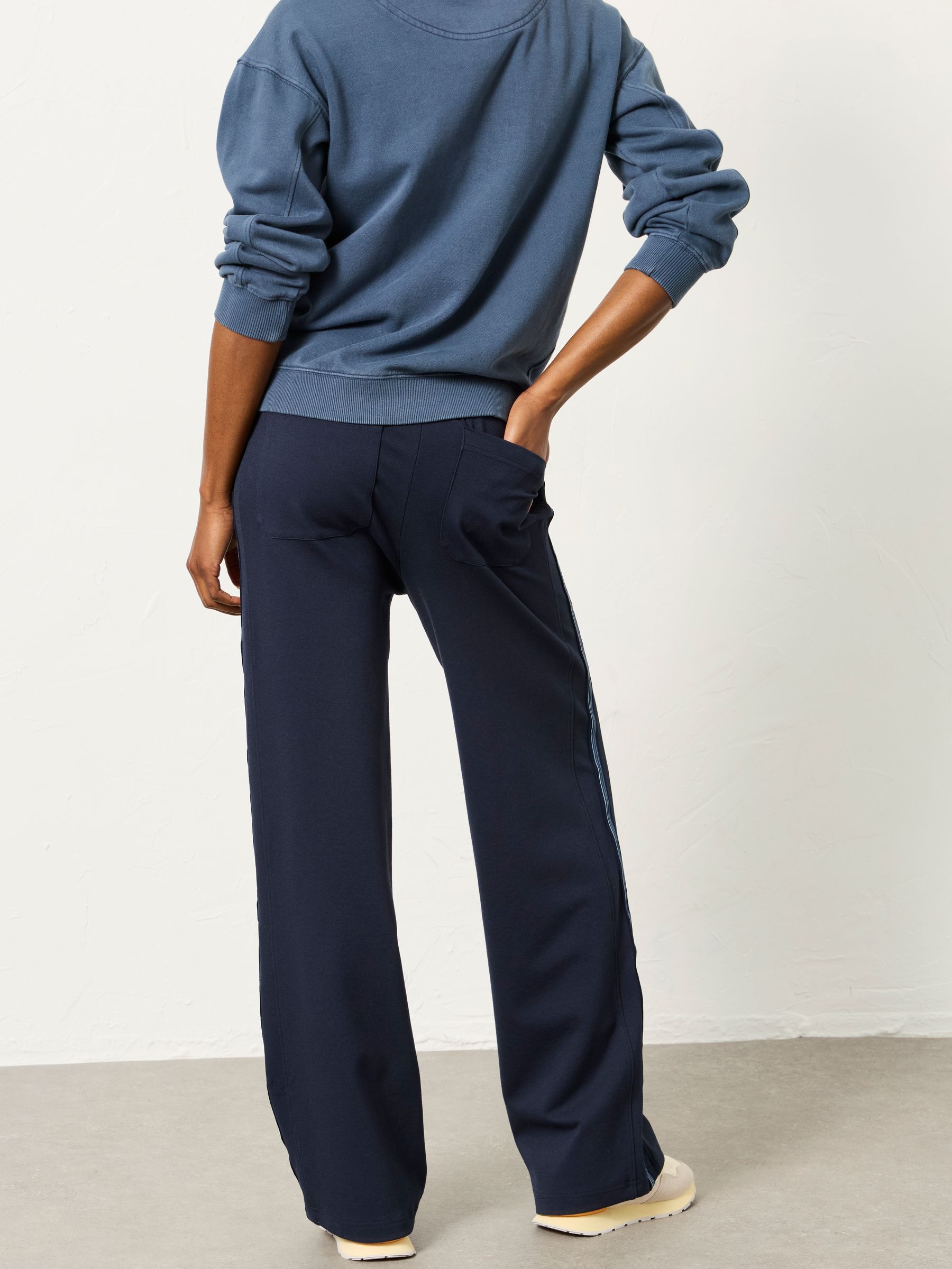 TATRAS ECUE エキューNAVY/40 ATTESA.webp?u=41zuoe&width=800