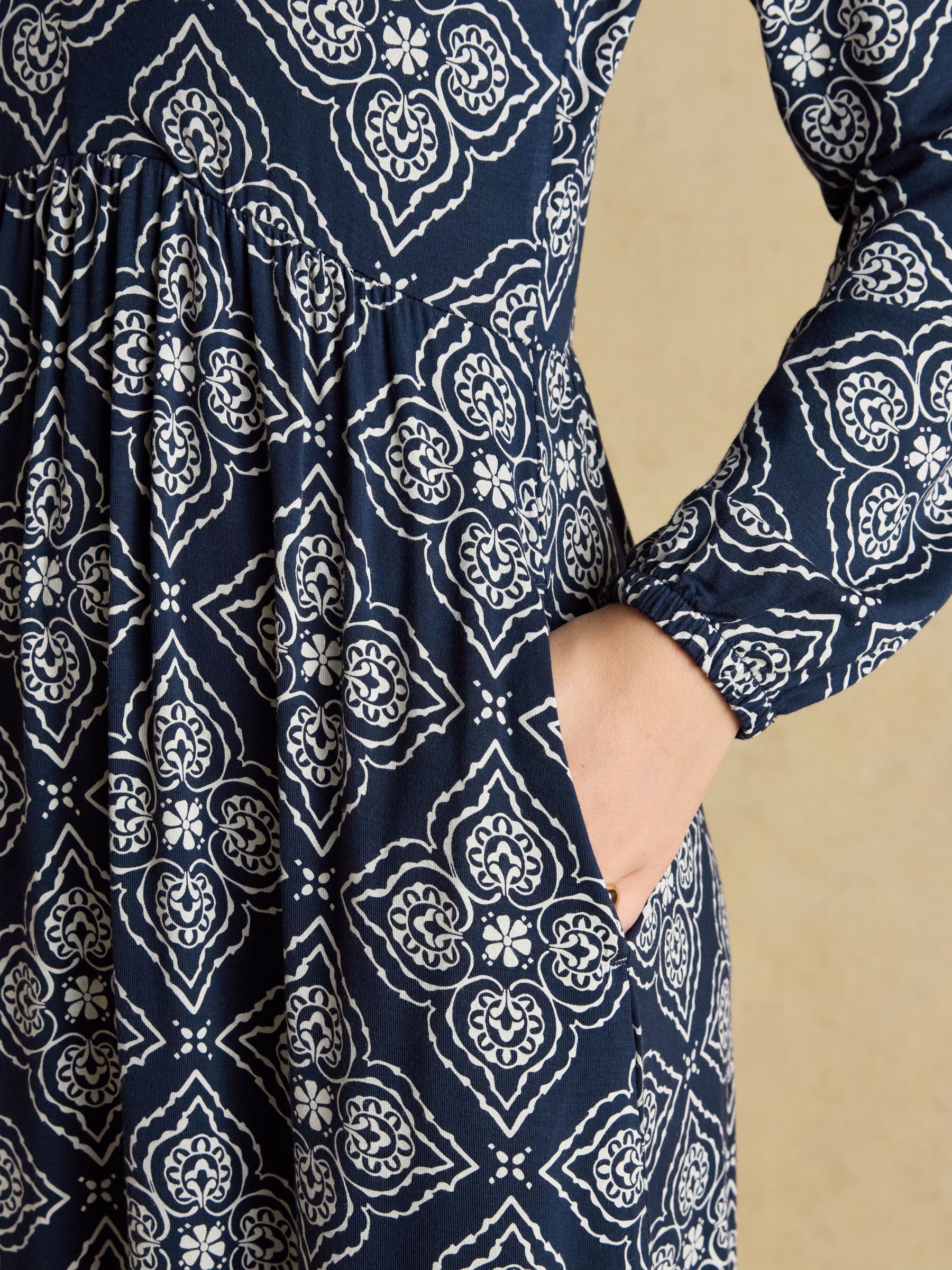 Nia Navy Geo V-neck Long Sleeve Midaxi Dress - Image 4 of 8