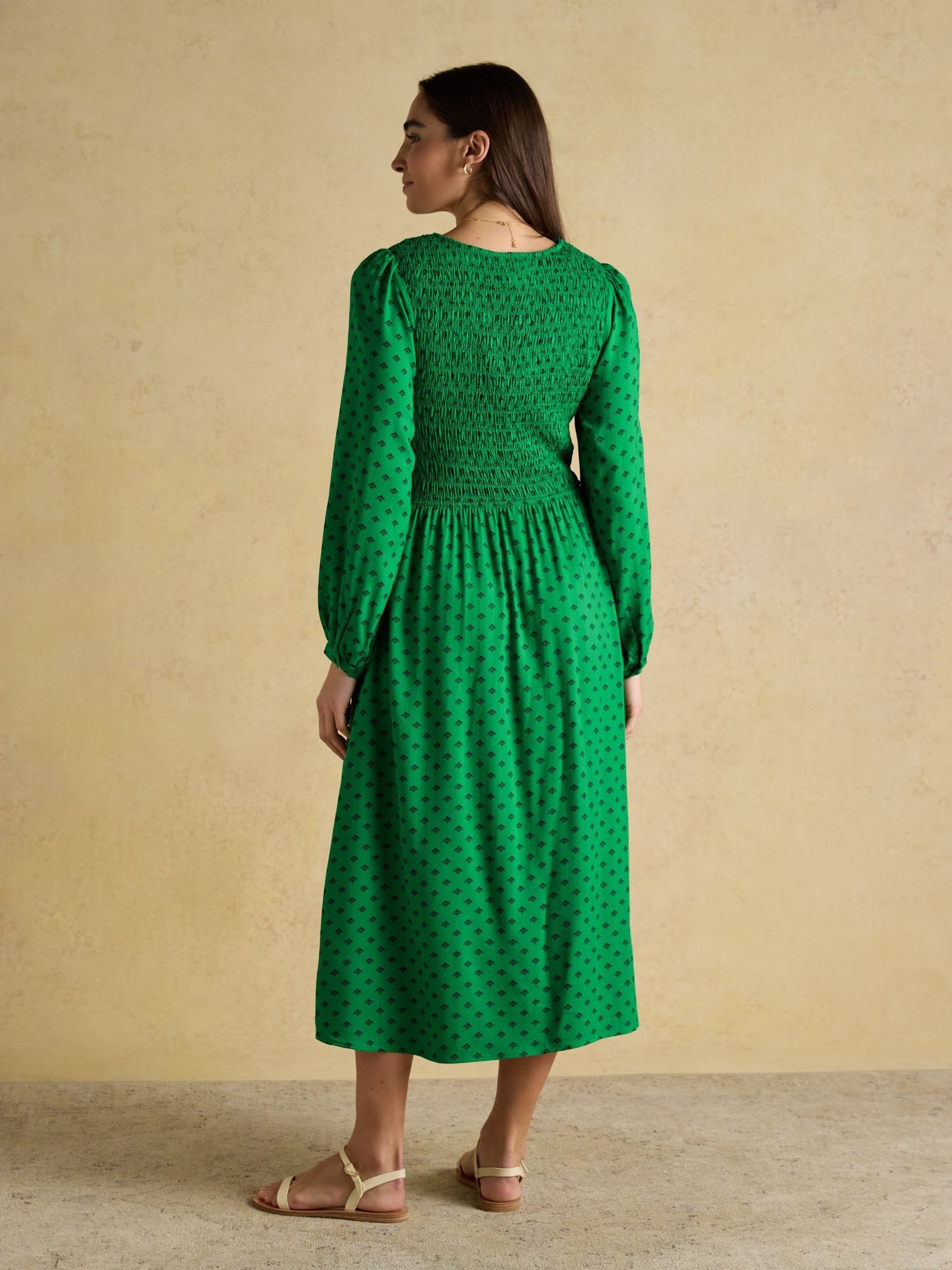 Liliana Green Foulard Print Shirred V-Neck Midi Dress - Image 2 of 8