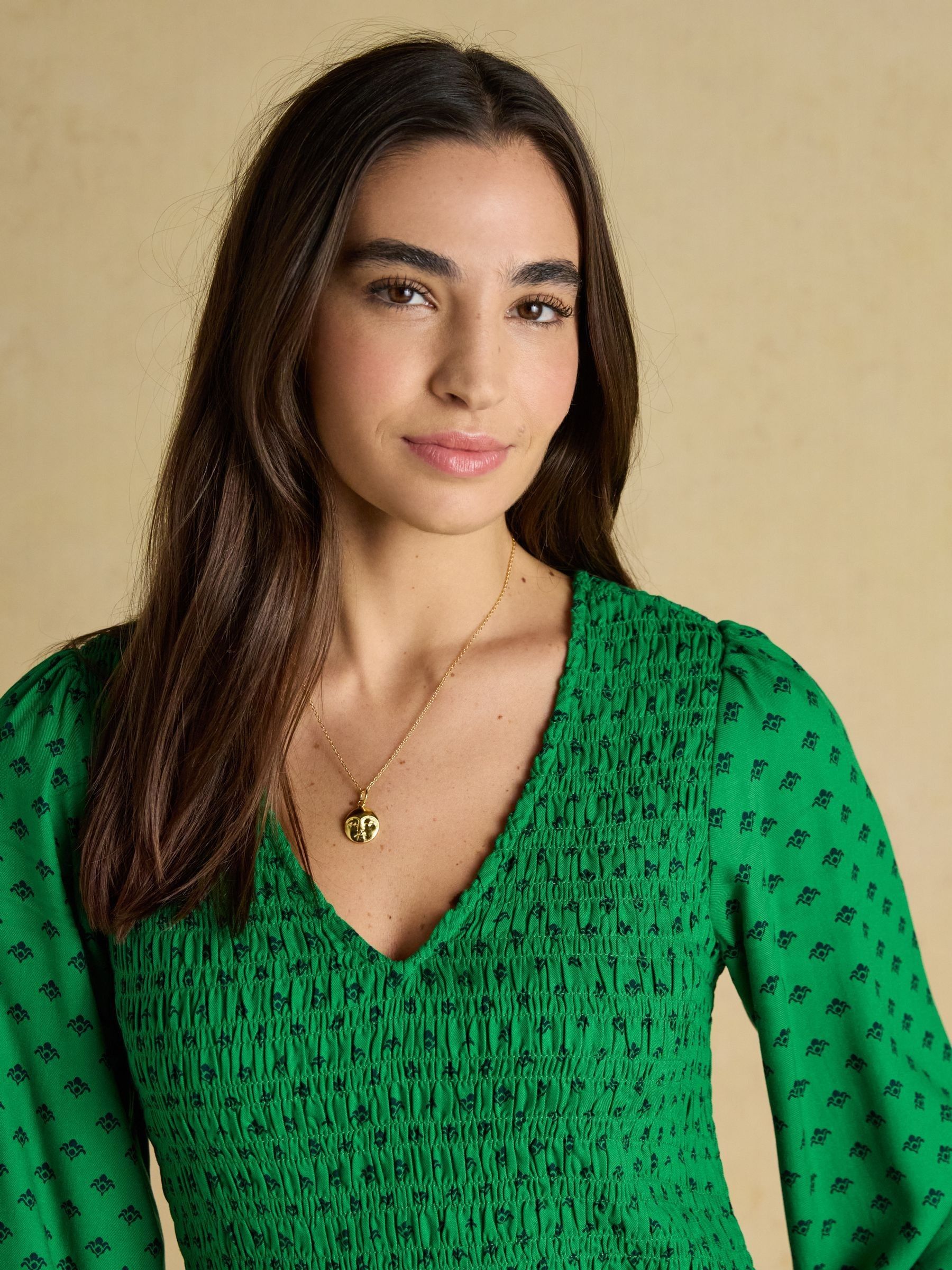 Liliana Green Foulard Print Shirred V-Neck Midi Dress - Image 3 of 8