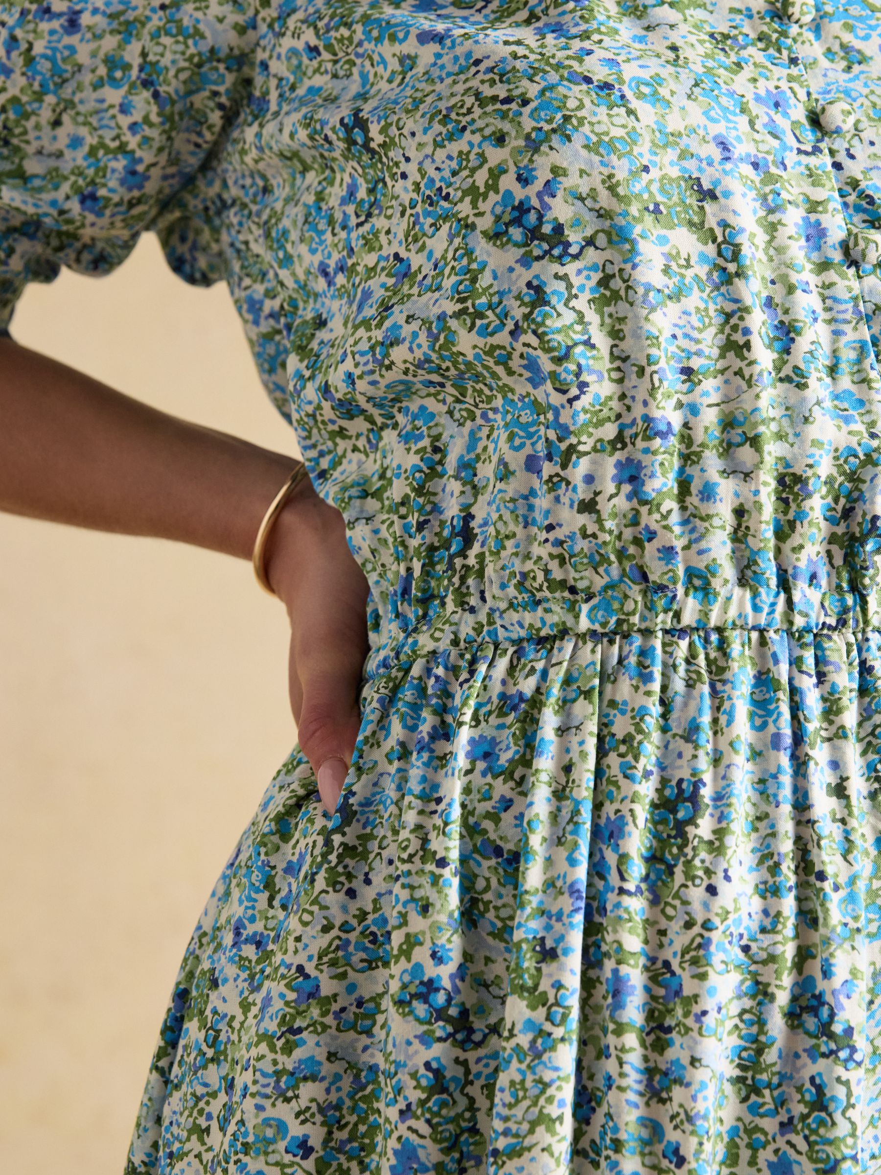 Adele Green Ditsy V-Neck Short Sleeve Midi Dress - Image 6 of 8