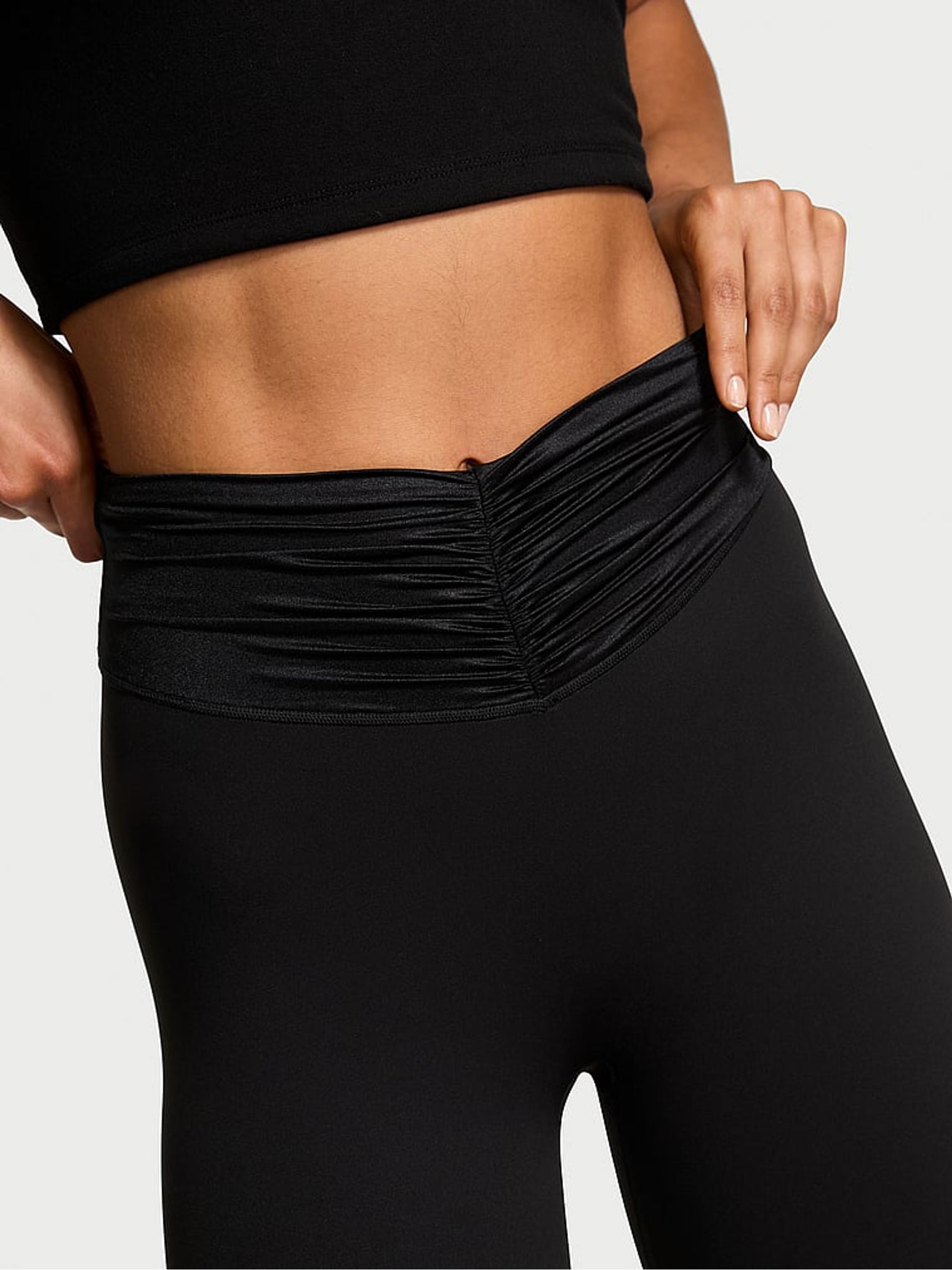 Black Elevate™ Shine Leggings - Image 4 of 4