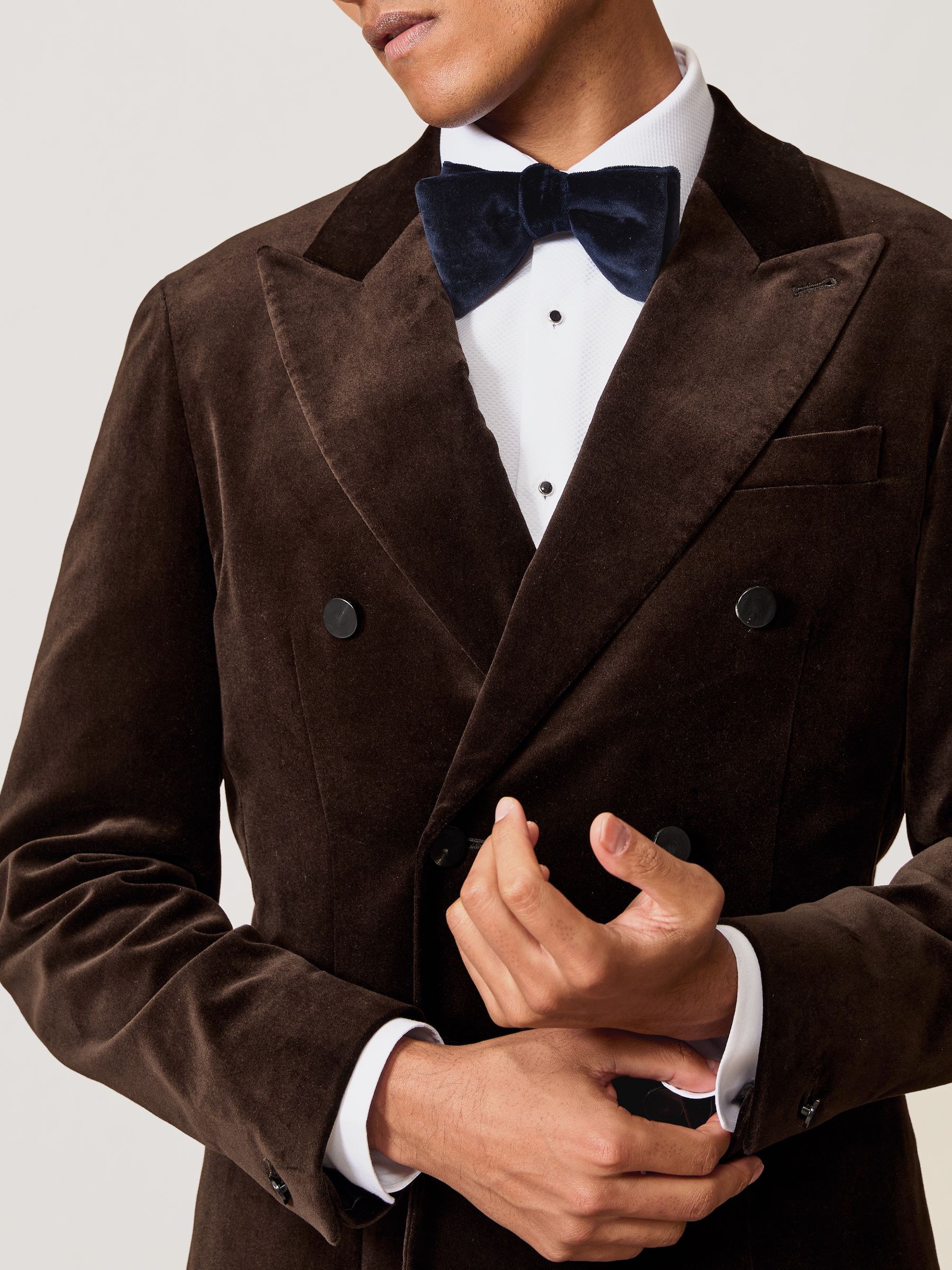 Double-Breasted Velvet Blazer Tailored-Fit in Chocolate Brown - Image 4 of 7
