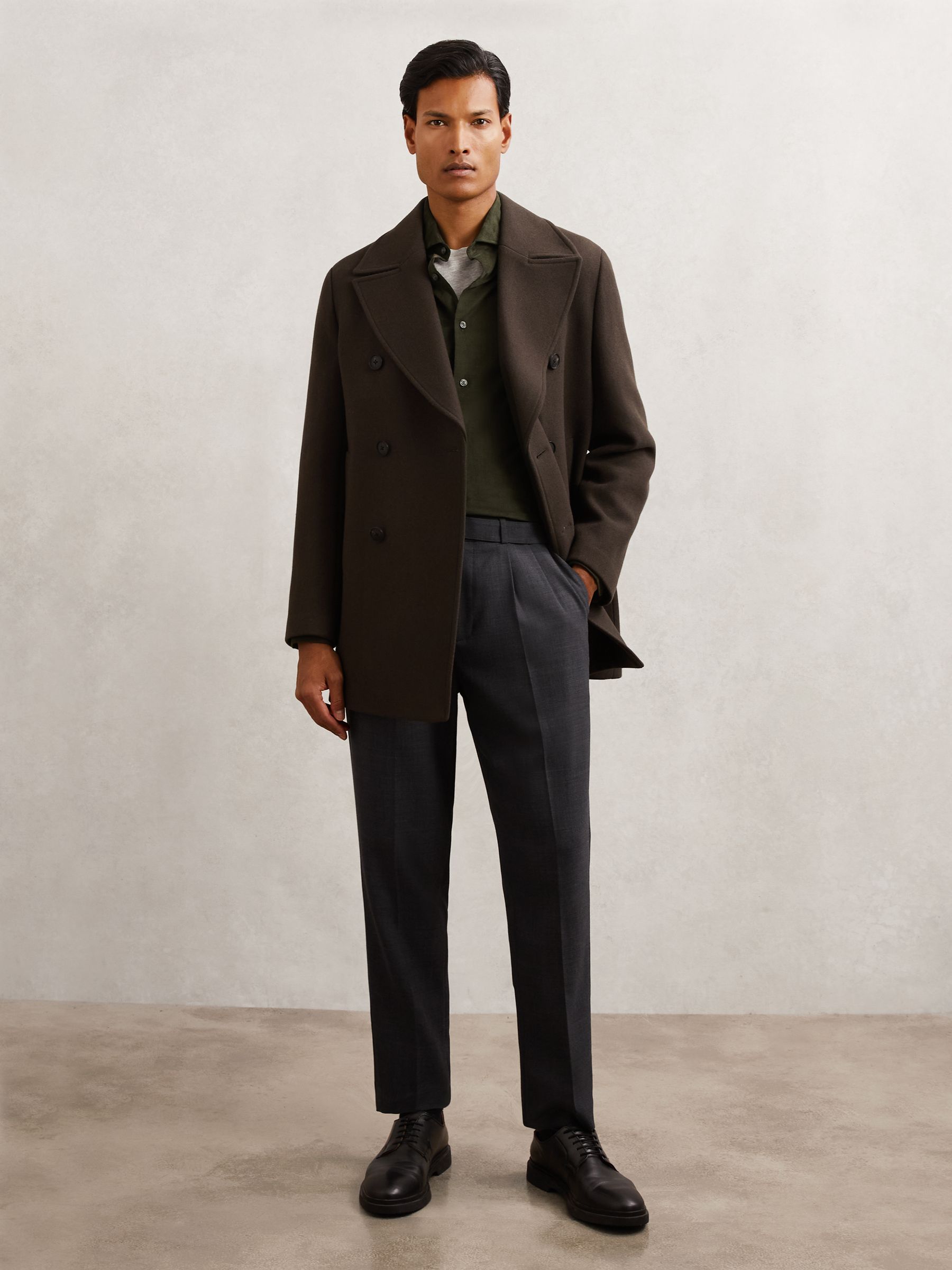 Bavlněná manšestrová košile s výstřihem do V v tmavě zelené barvě - Obrázek 4 z 7