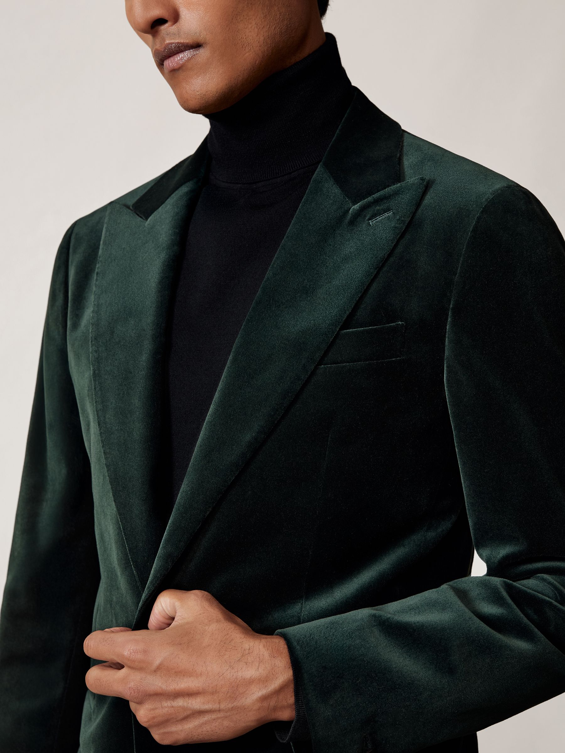 Single-Breasted Velvet Blazer Tailored-Fit in Emerald Green - Image 3 of 8