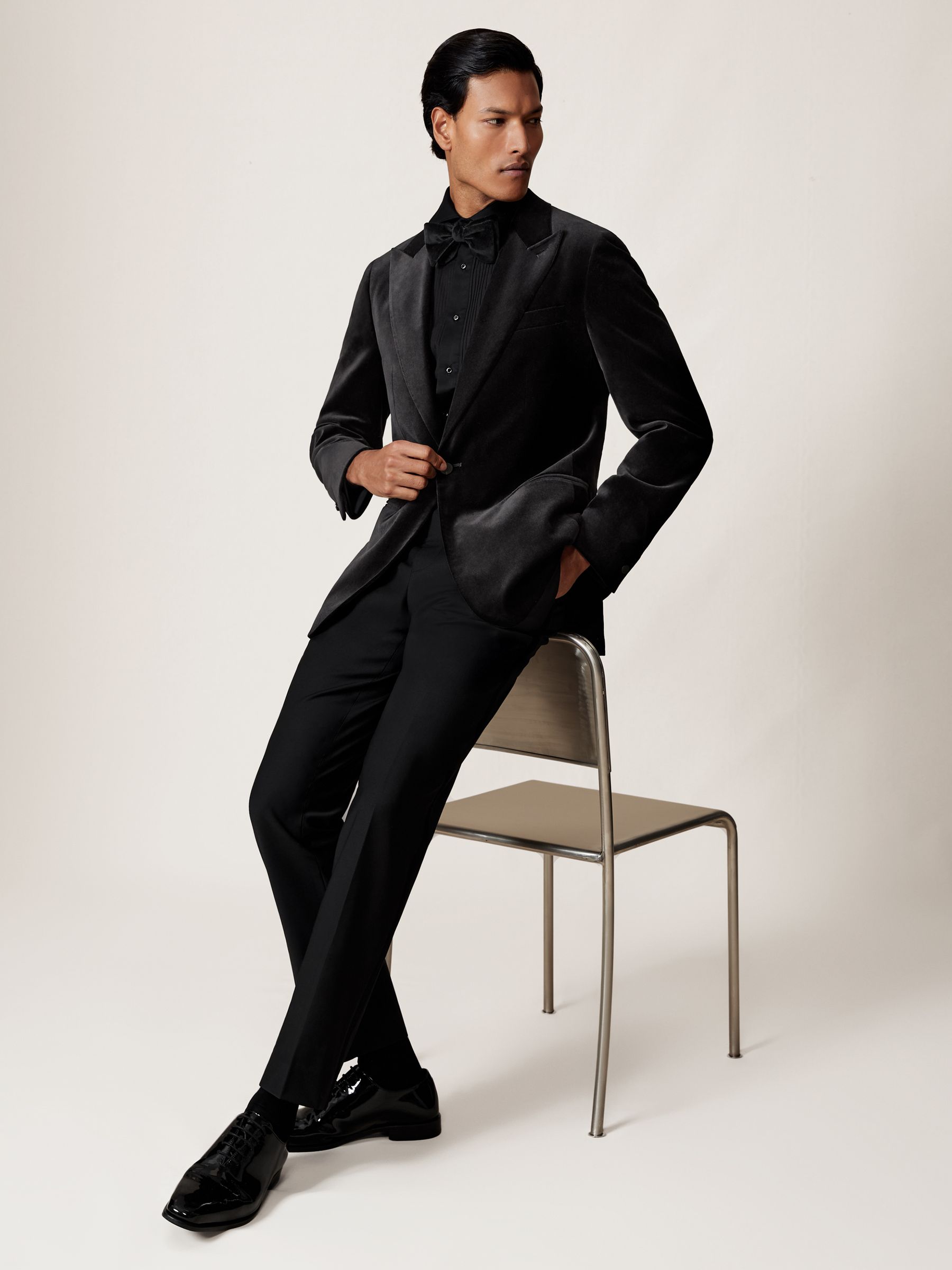 Single-Breasted Velvet Blazer Tailored-Fit in Black - Image 4 of 9