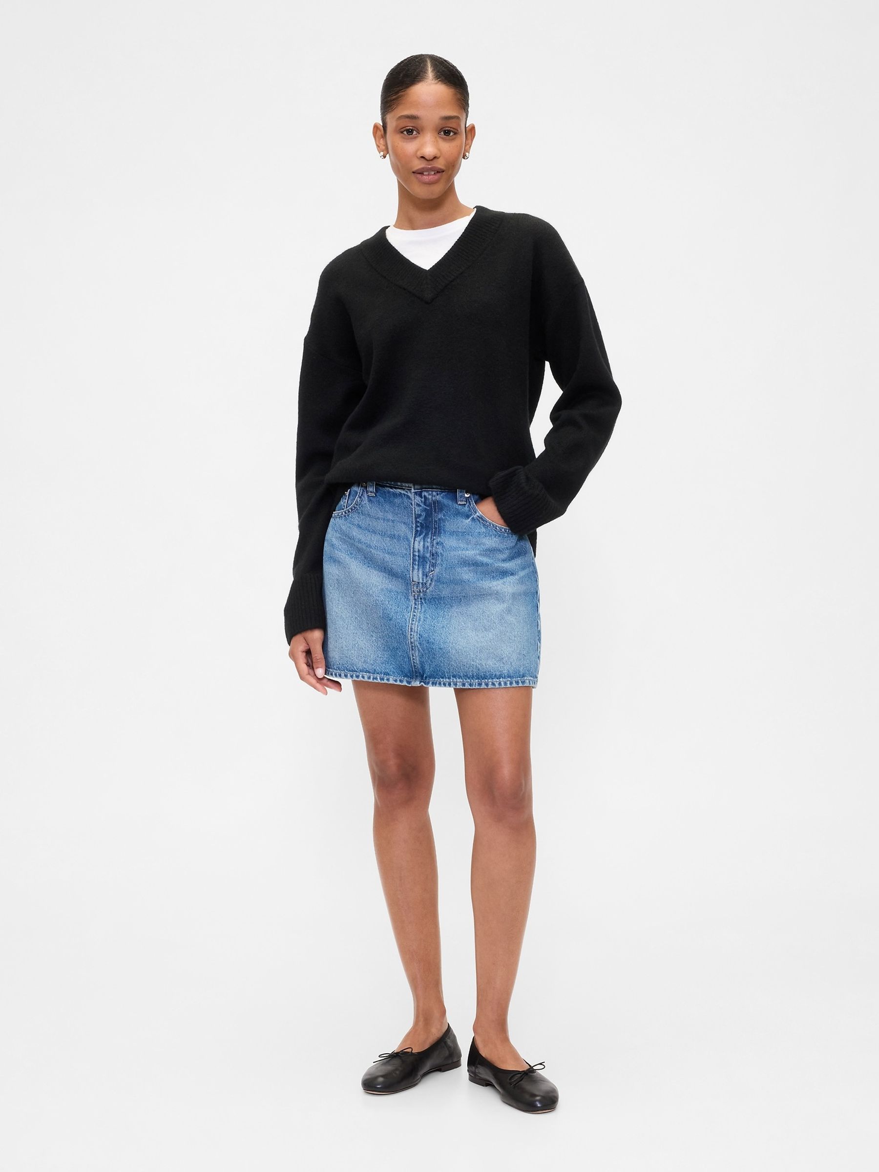 Black V-Neck Sweatshirt - Image 3 of 5