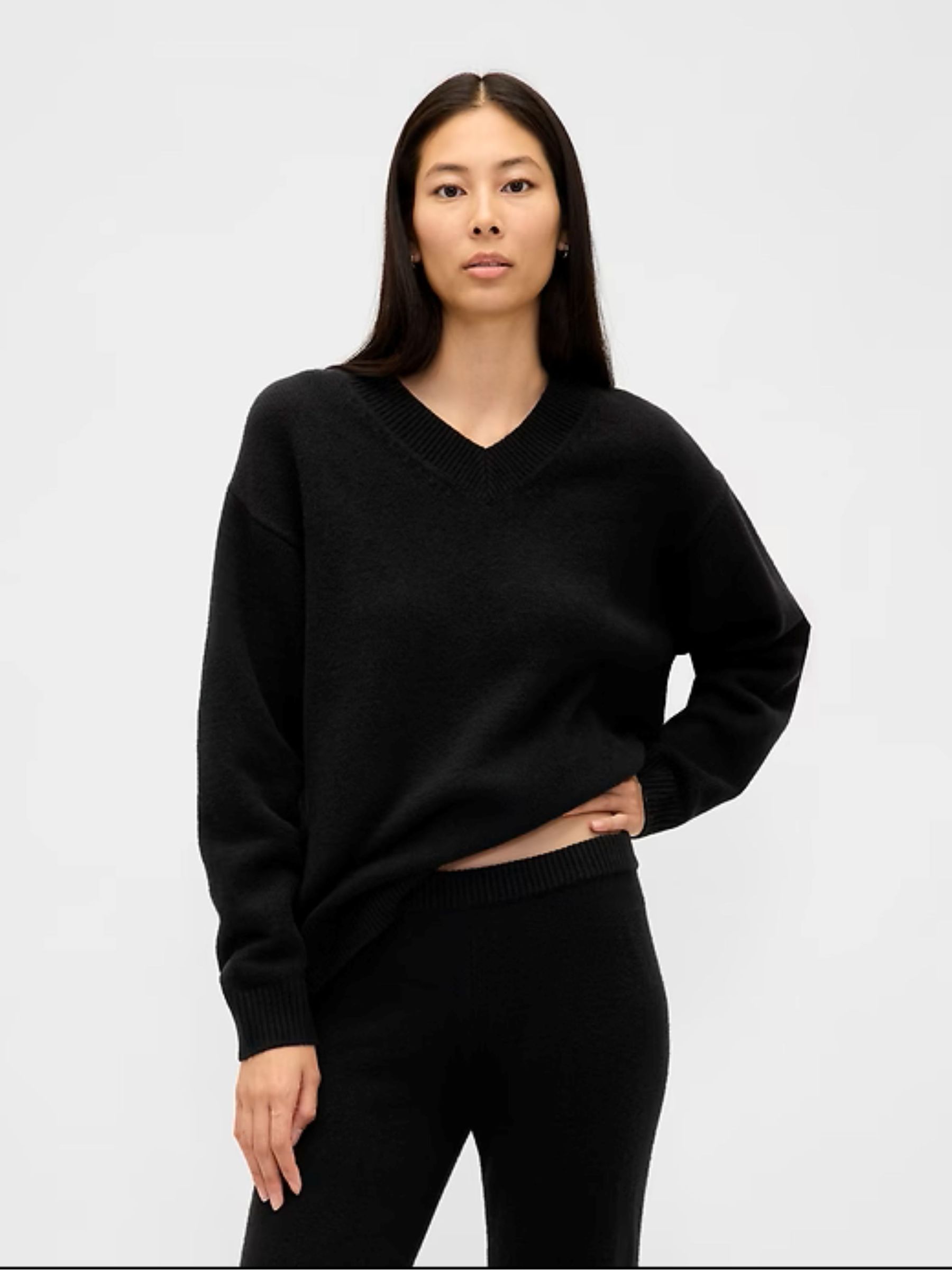 Black CashSoft Oversized V-Neck Jumper Gap