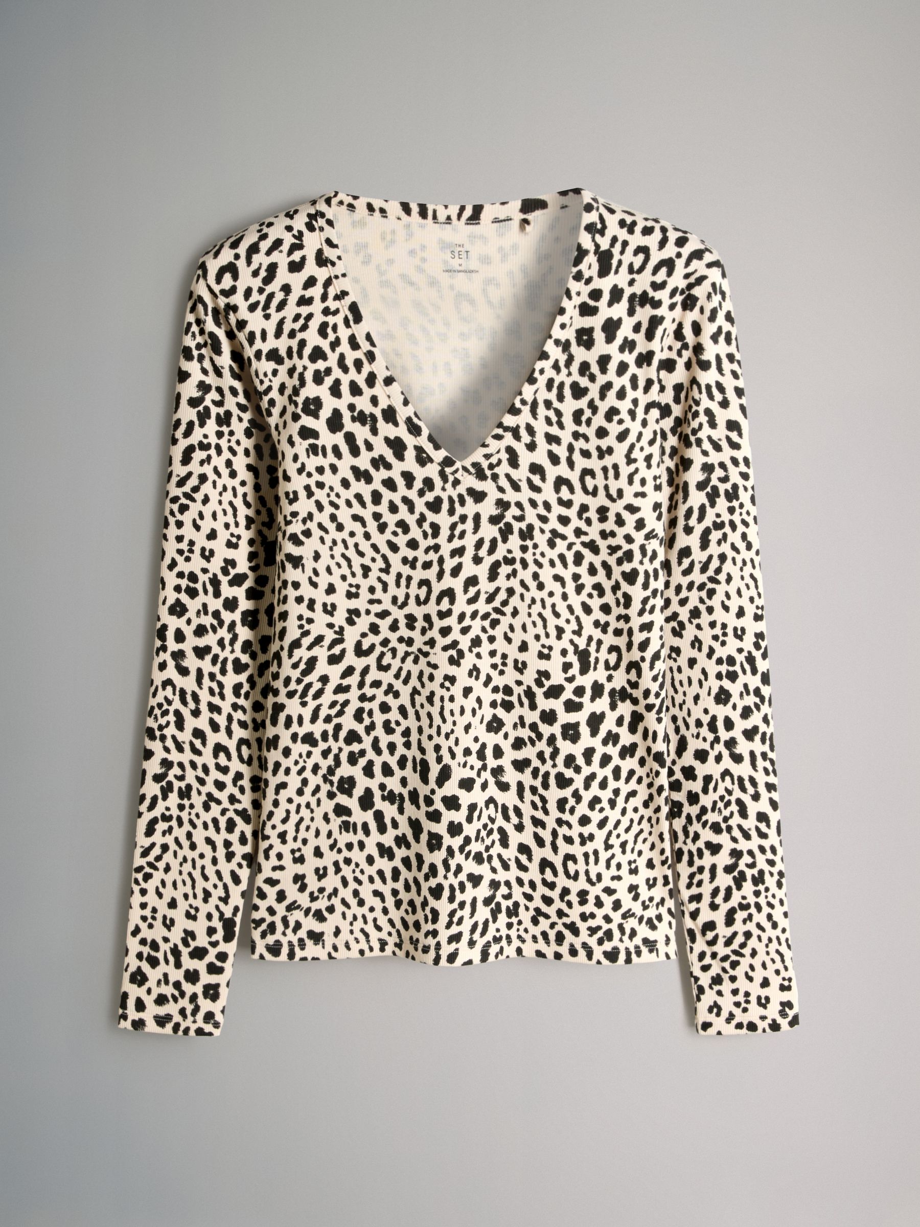 Black/Grey/Cream/Animal - 4 Pack V-Neck Ribbed Long Sleeve T-Shirts - Image 2 of 7 Black/Grey/Cream/Animal - 4 Pack V-Neck Ribbed Long Sleeve T-Shirts - Image 2 of 7