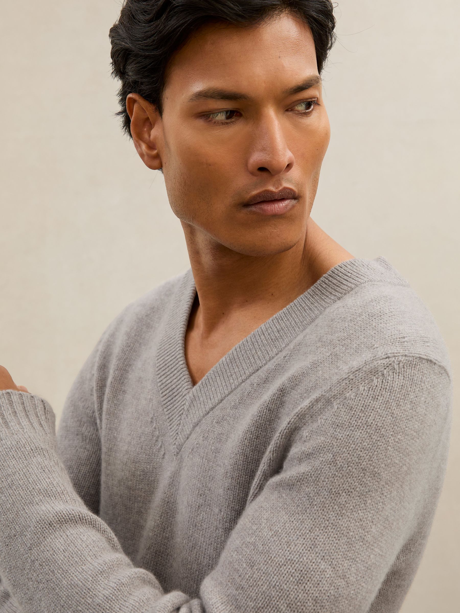 Atelier 100% Cashmere V-Neck Jumper in Heather Oatmeal - Image 4 of 6
