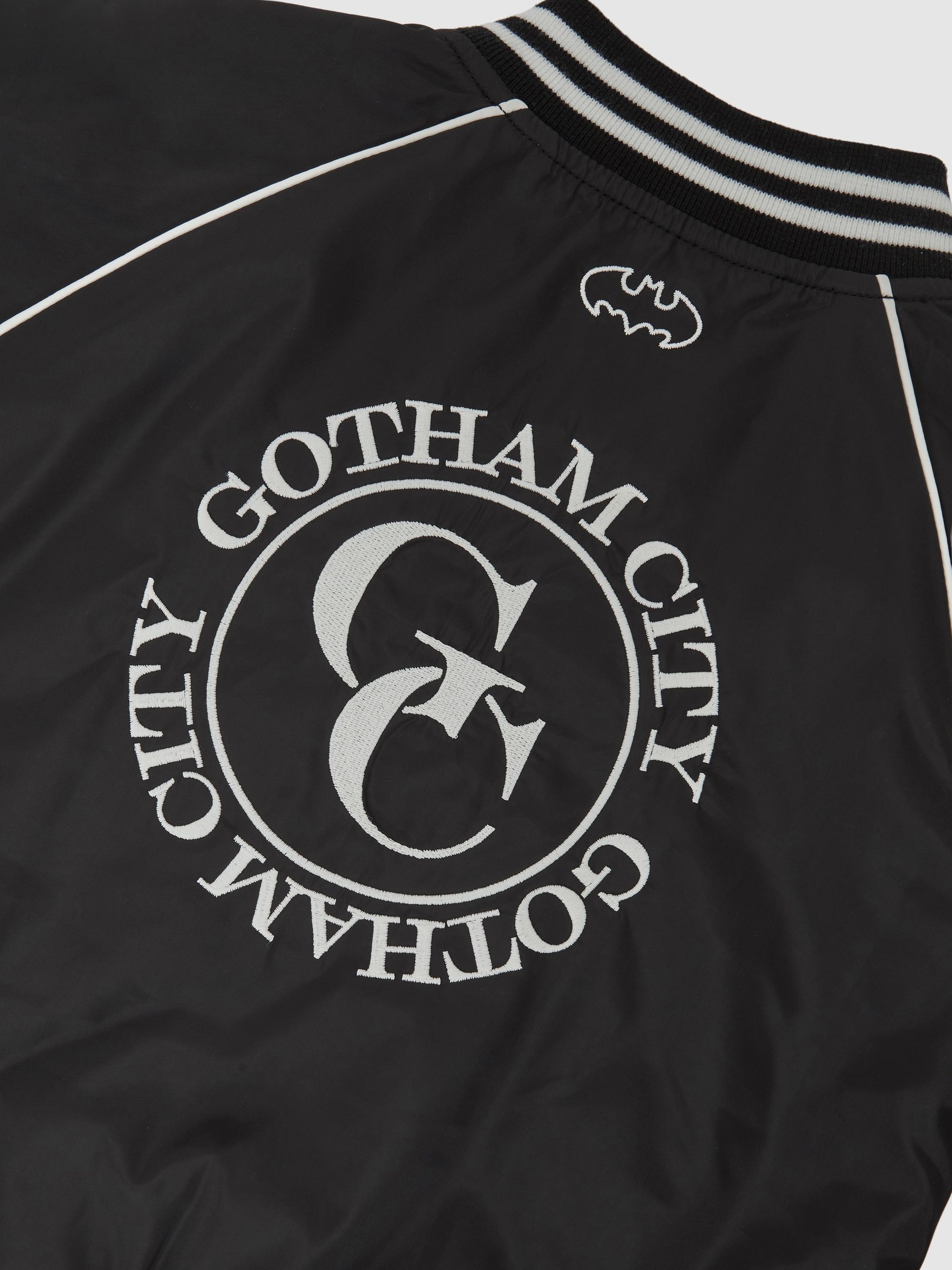 سترة بشعاري شخصية Batman وGotham City باللون الأسود للأطفال من 9 إلى 13 سنوات من Reiss - صورة 5 من 5