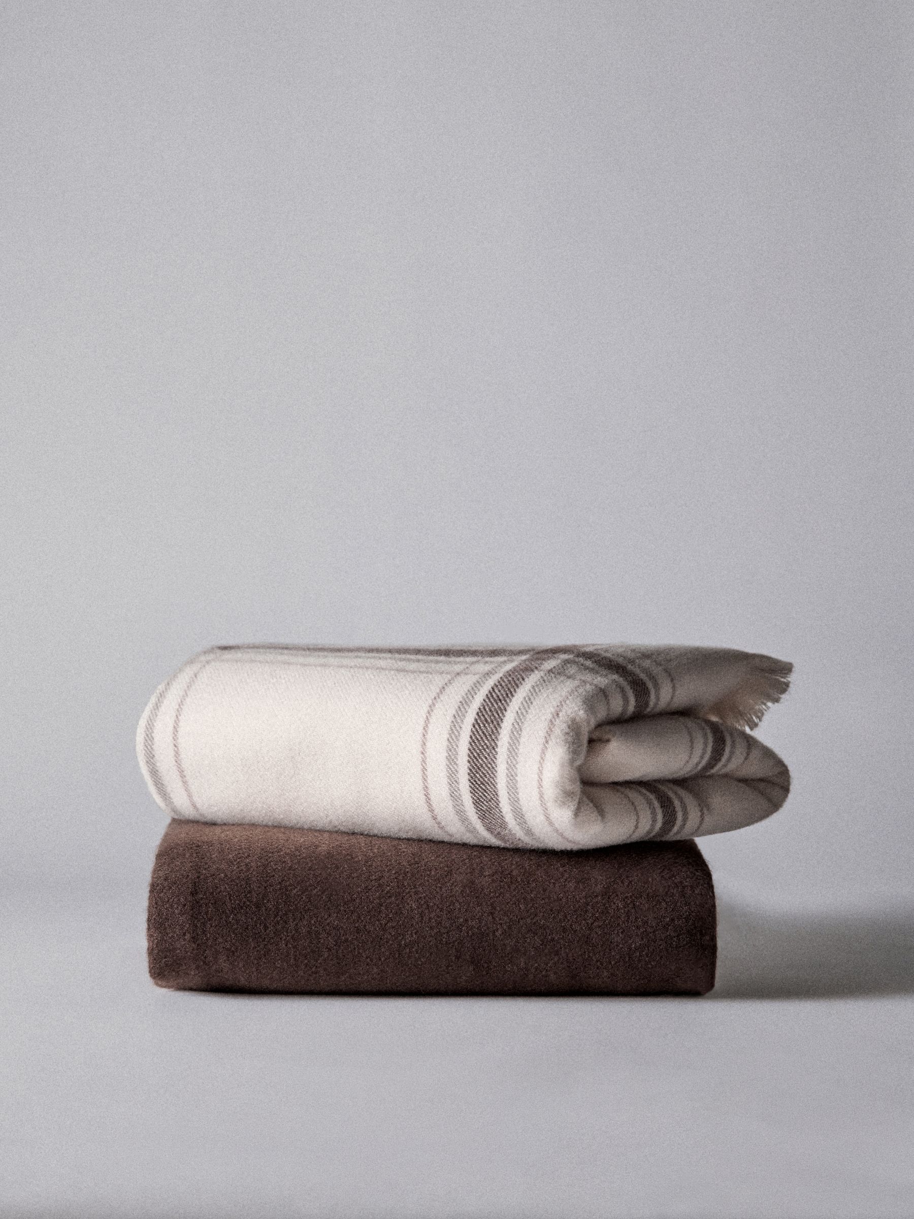 2 Pack Chocolate/Natural Check Cosy Throws - Image 2 of 4