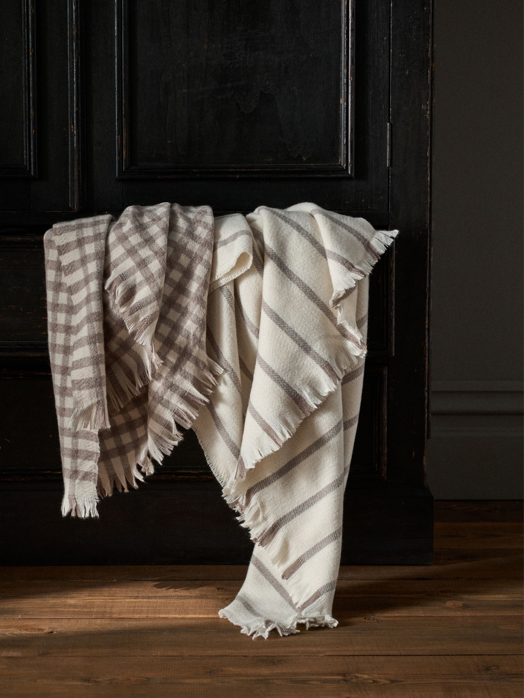 2 Pack Natural Gingham Cosy Throws - Image 1 of 6