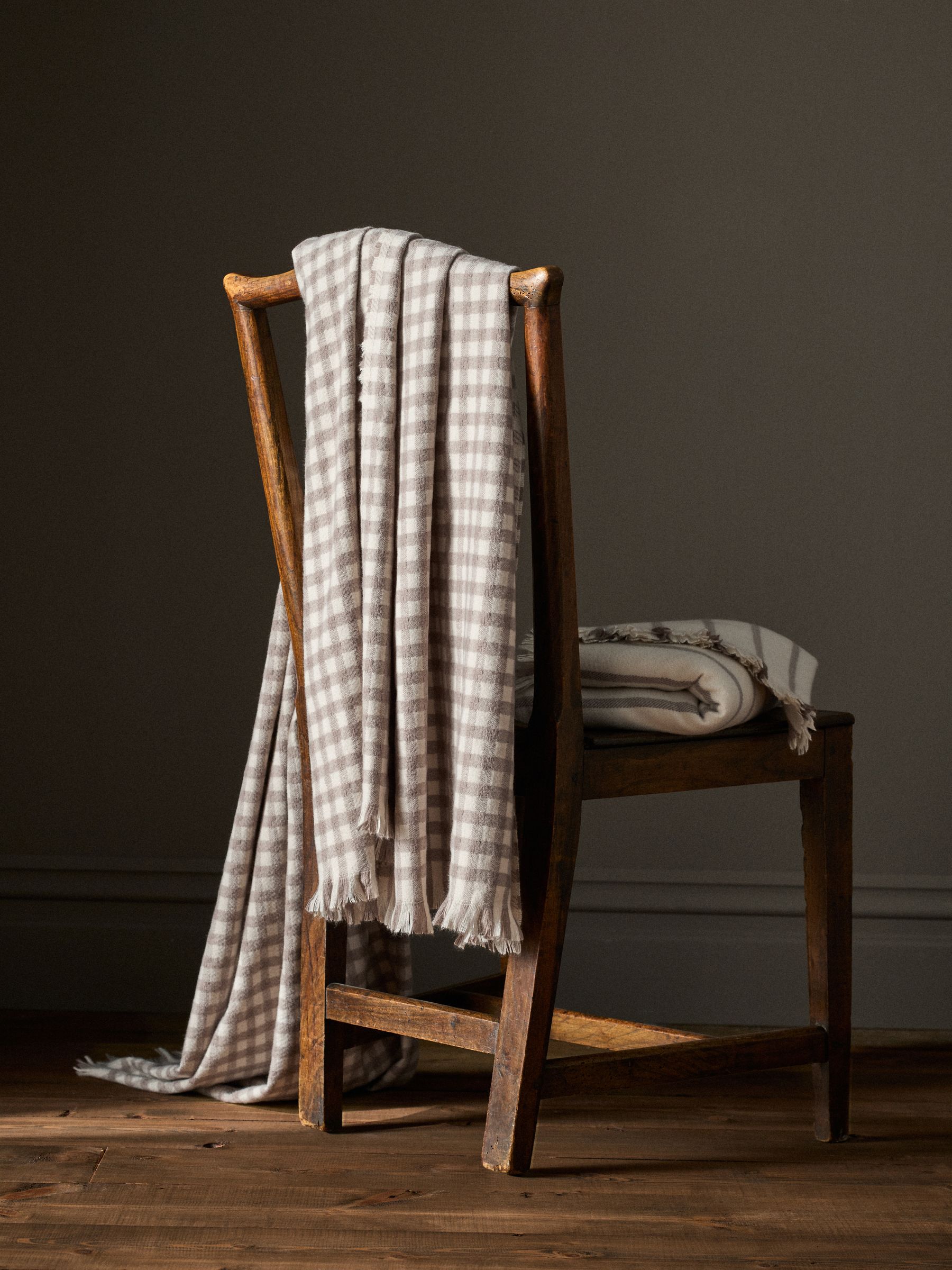 2 Pack Natural Gingham Cosy Throws - Image 3 of 6