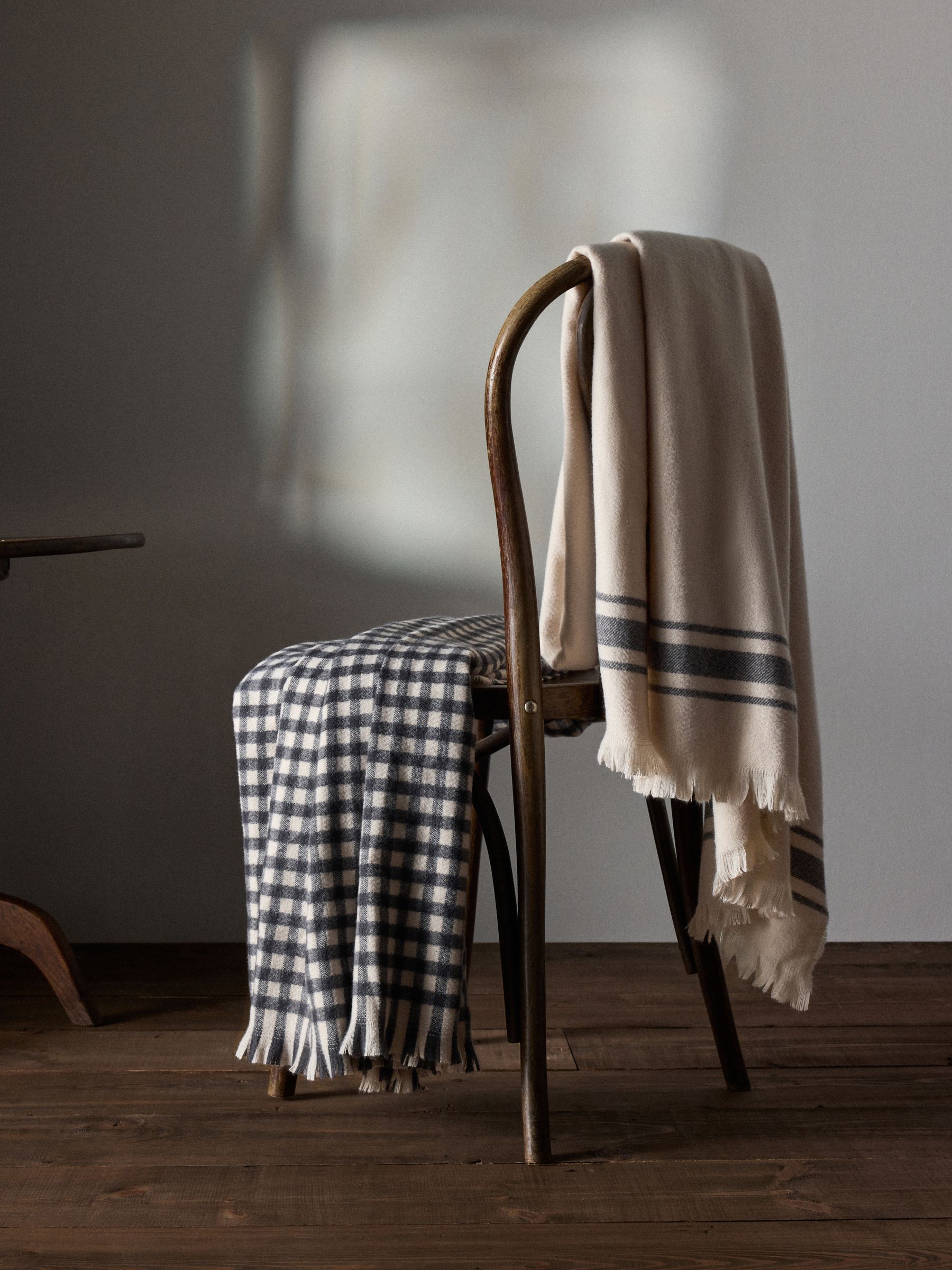 2 Pack Black/Natural Gingham Cosy Throws - Image 1 of 6