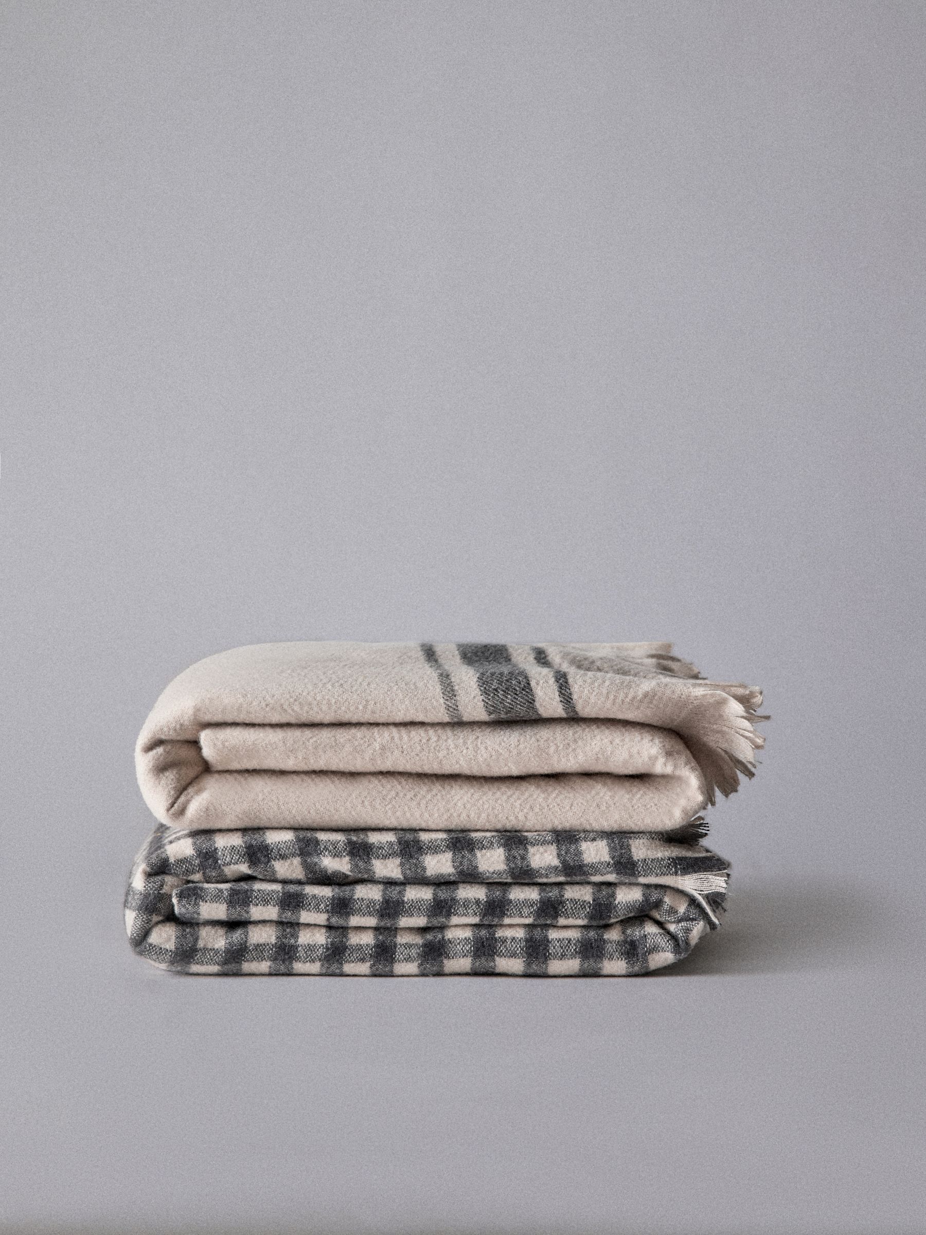 2 Pack Black/Natural Gingham Cosy Throws - Image 2 of 6