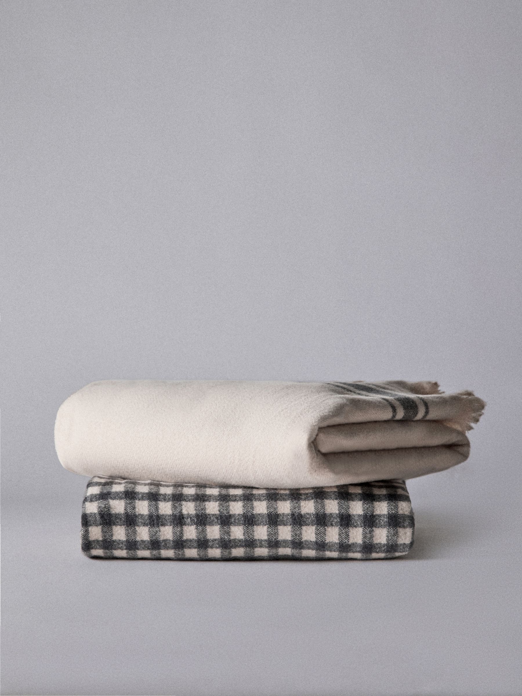 2 Pack Black/Natural Gingham Cosy Throws - Image 4 of 6