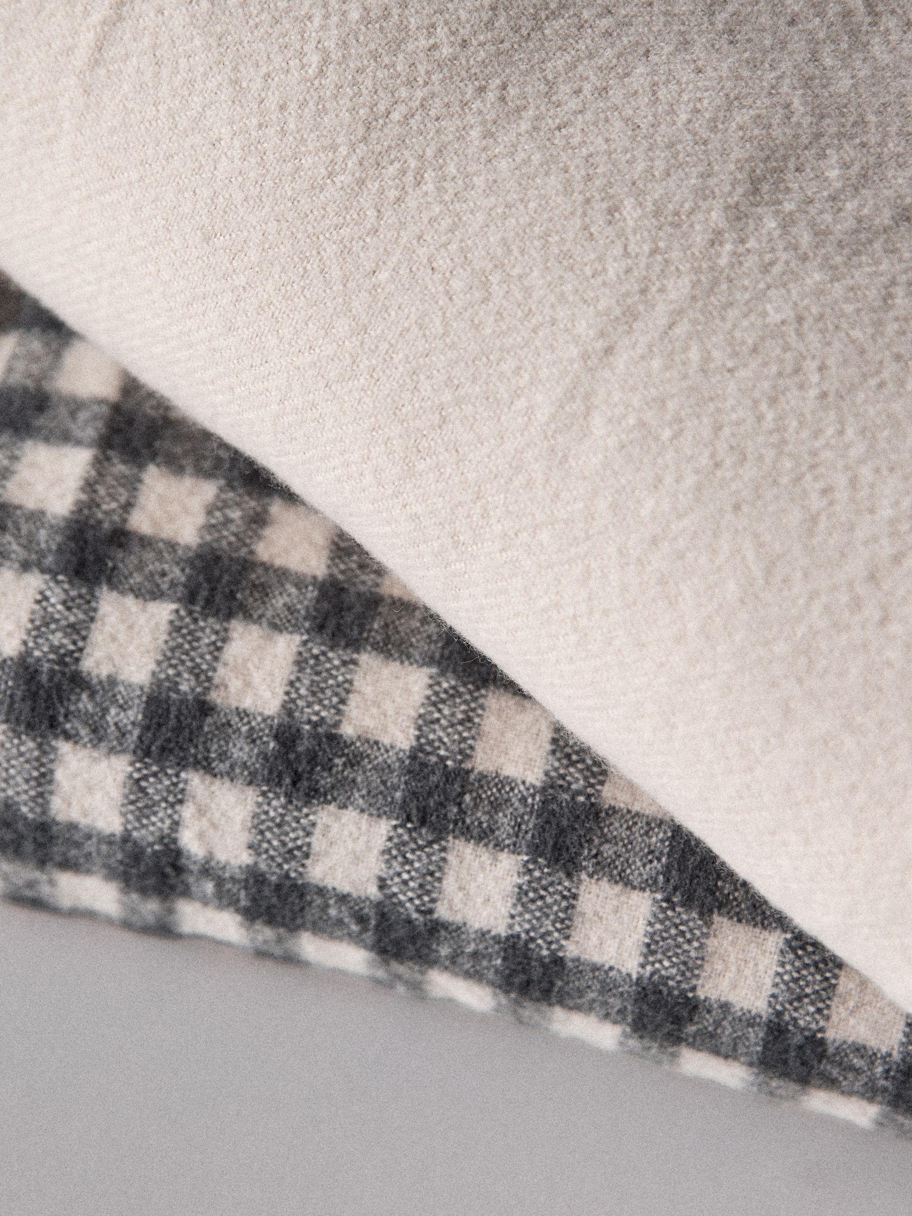 2 Pack Black/Natural Gingham Cosy Throws - Image 5 of 6