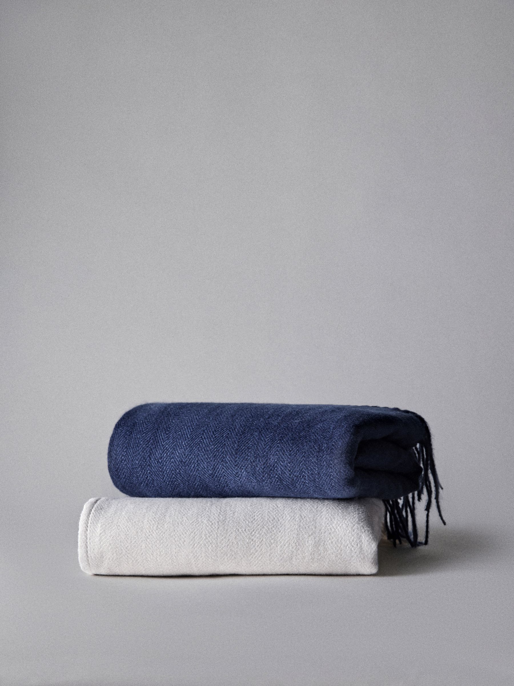 2 Pack Navy/Grey Herringbone Throws - Image 3 of 5