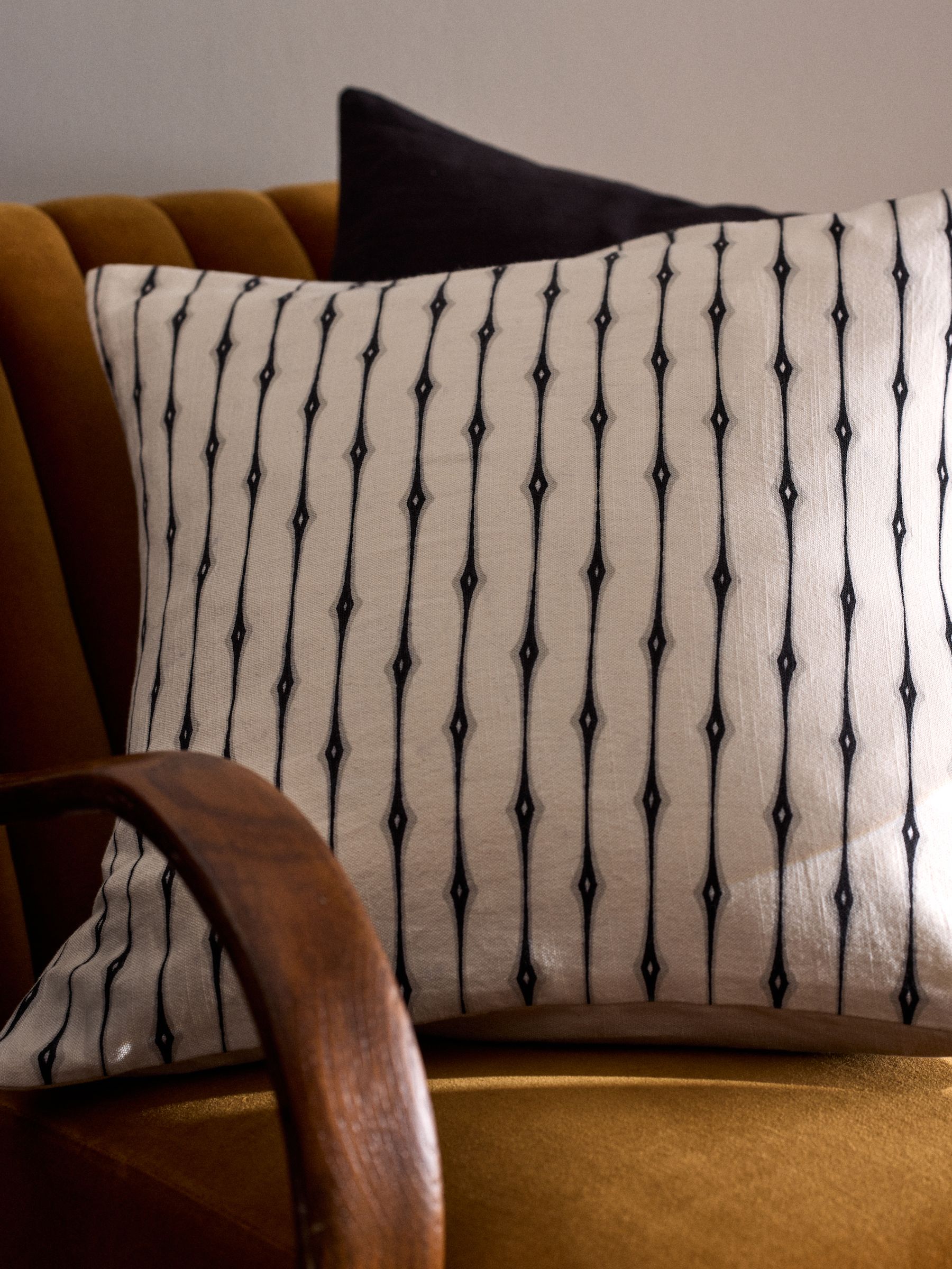 4 Pack Black/Natural Diamond Woodblock Printed Cotton Cushion Covers - Image 3 of 5