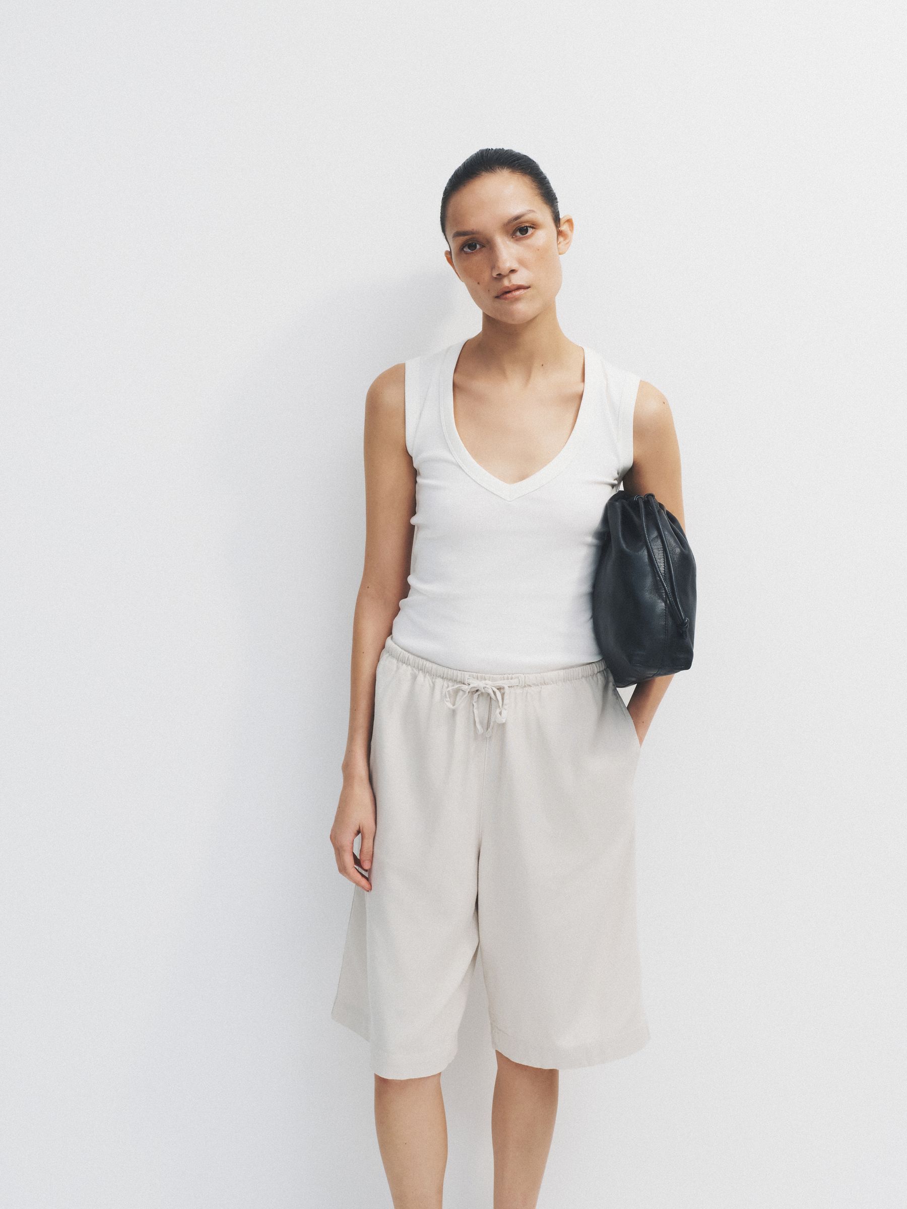 2 Pack Knee Length Shorts With Linen Black/Neutral - Image 1 of 6