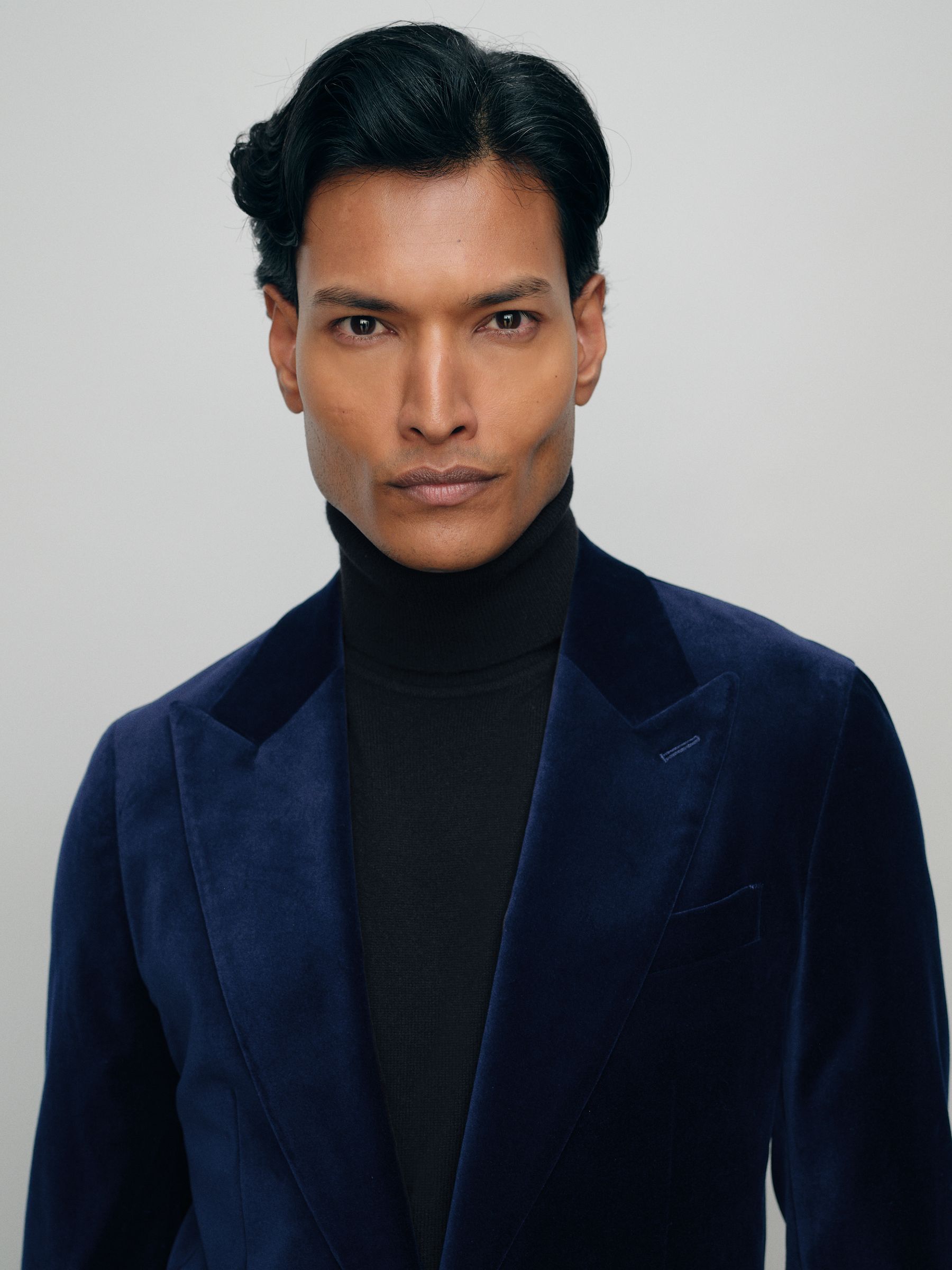 Single-Breasted Velvet Blazer Tailored-Fit in Bright Blue - image 5
