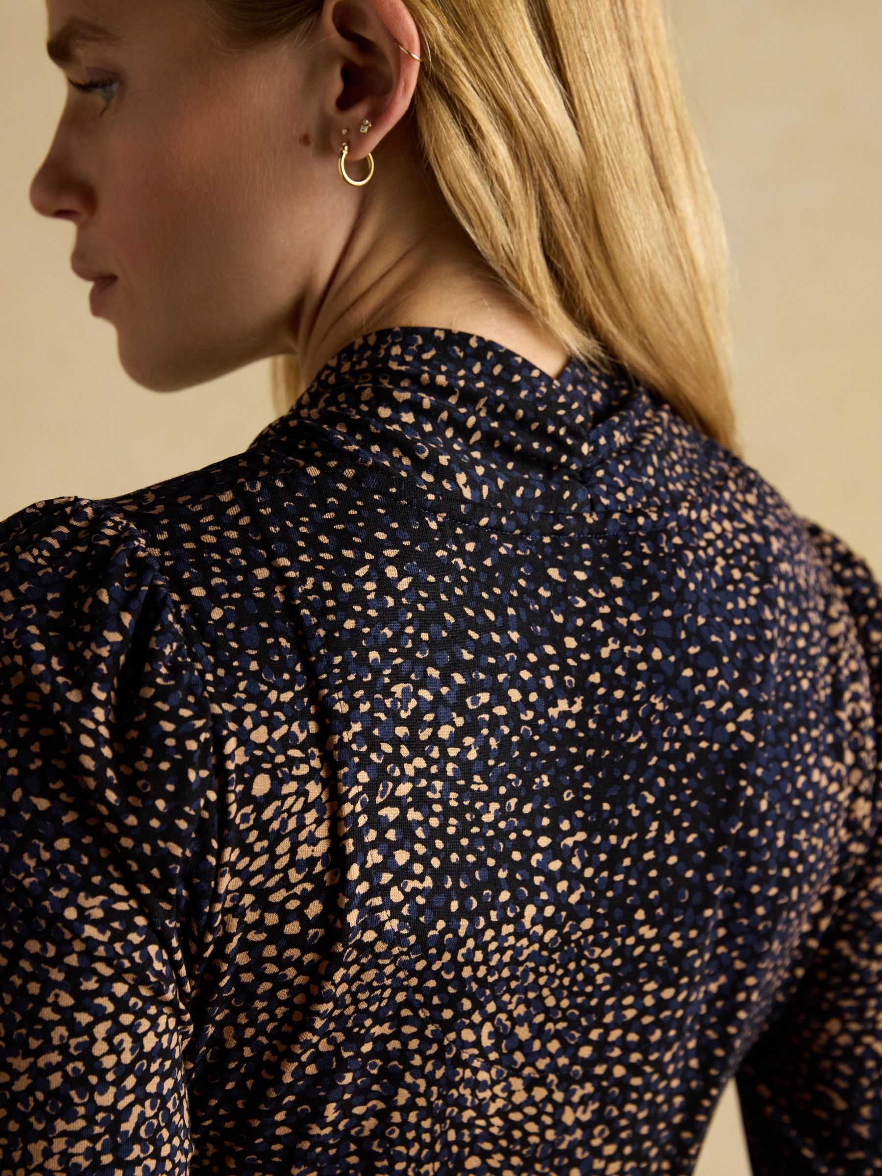 Mina Navy Jersey Ruched Waist Long Sleeve V Neck Dress - Image 7 of 8