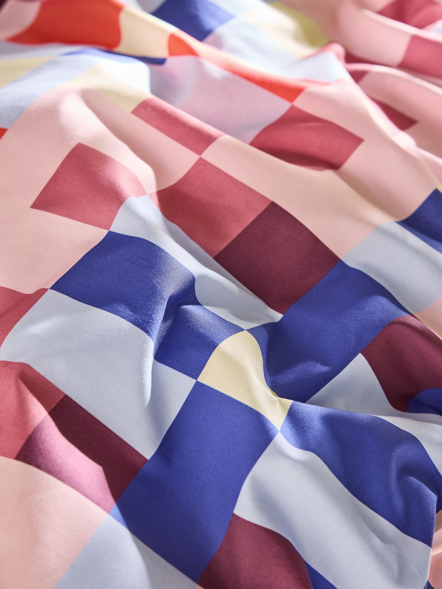 Carys 180 Thread Count Duvet Cover and Pillowcase Set in Pink - Image 3 of 4