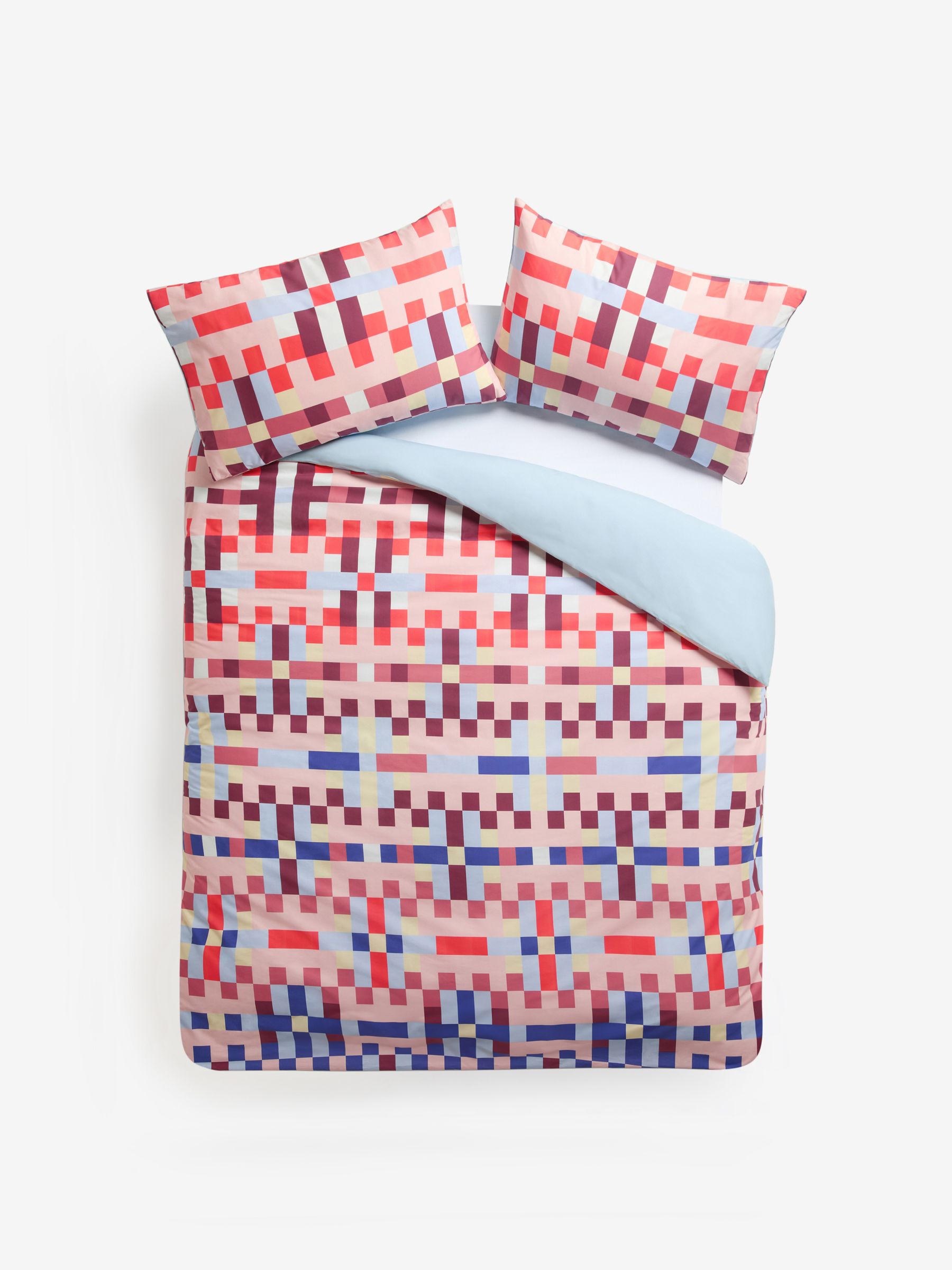 Carys 180 Thread Count Duvet Cover and Pillowcase Set in Pink - Image 4 of 4