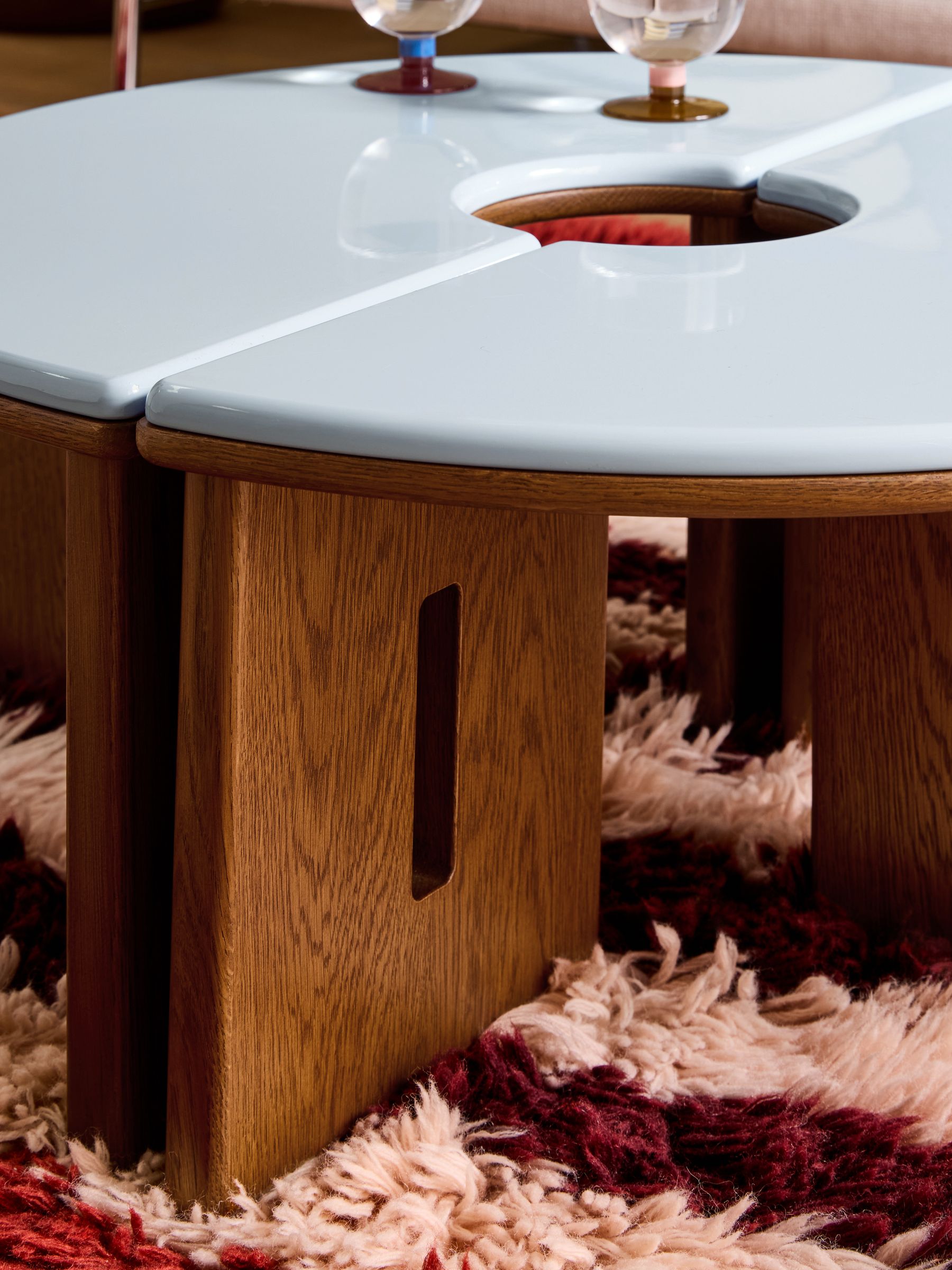 Plinth Round Set of 2 Coffee Tables in Blue Gloss and Oak - Image 5 of 7