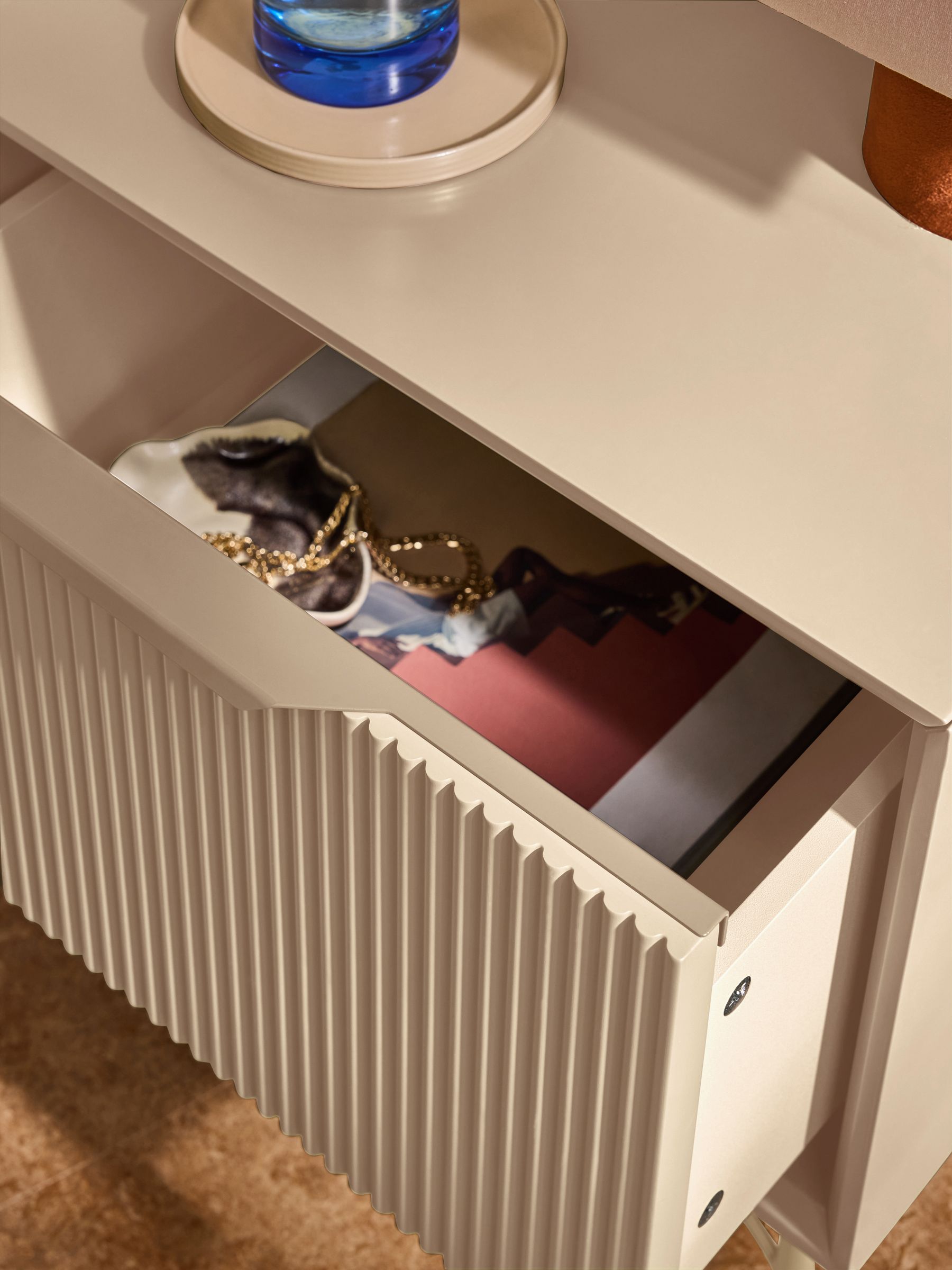 Elian Painted 1 Drawer Bedside Table in Ecru White - Image 3 of 5