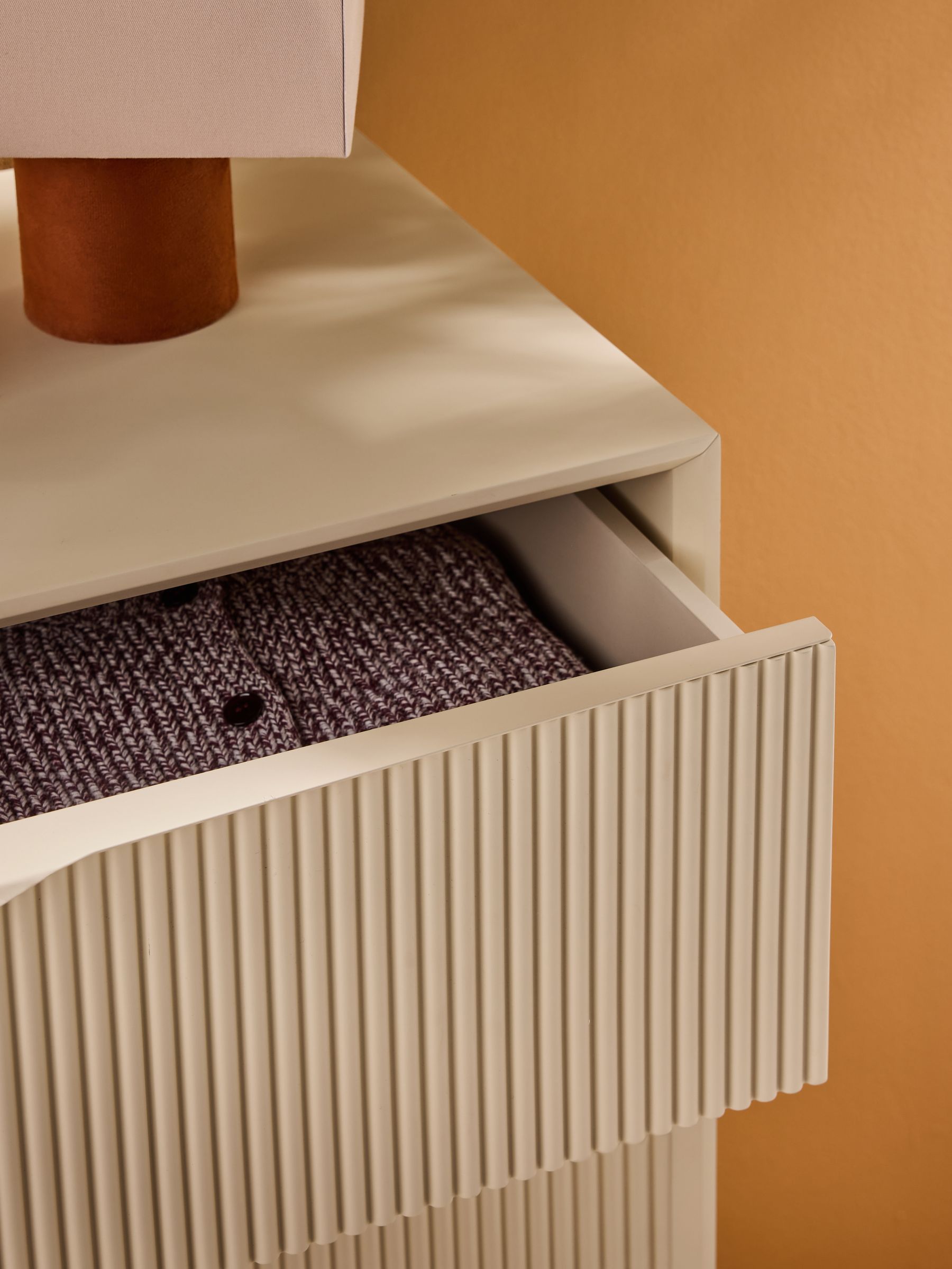 Elian 4 Drawer Chest in Ecru White - Image 2 of 6