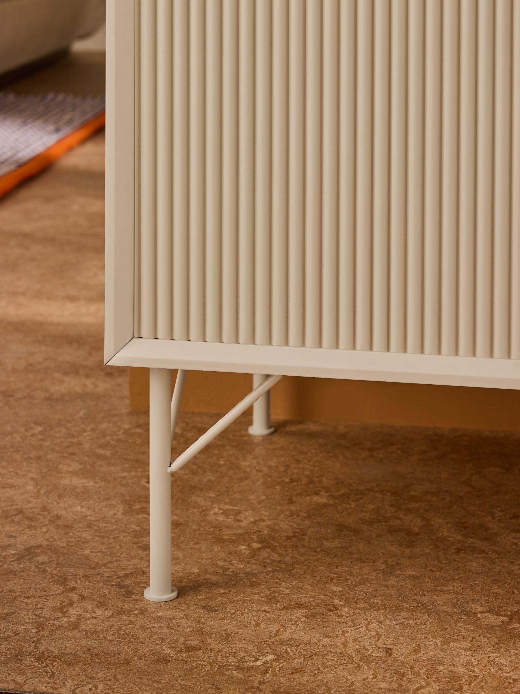 Elian 4 Drawer Chest in Ecru White - Image 3 of 6