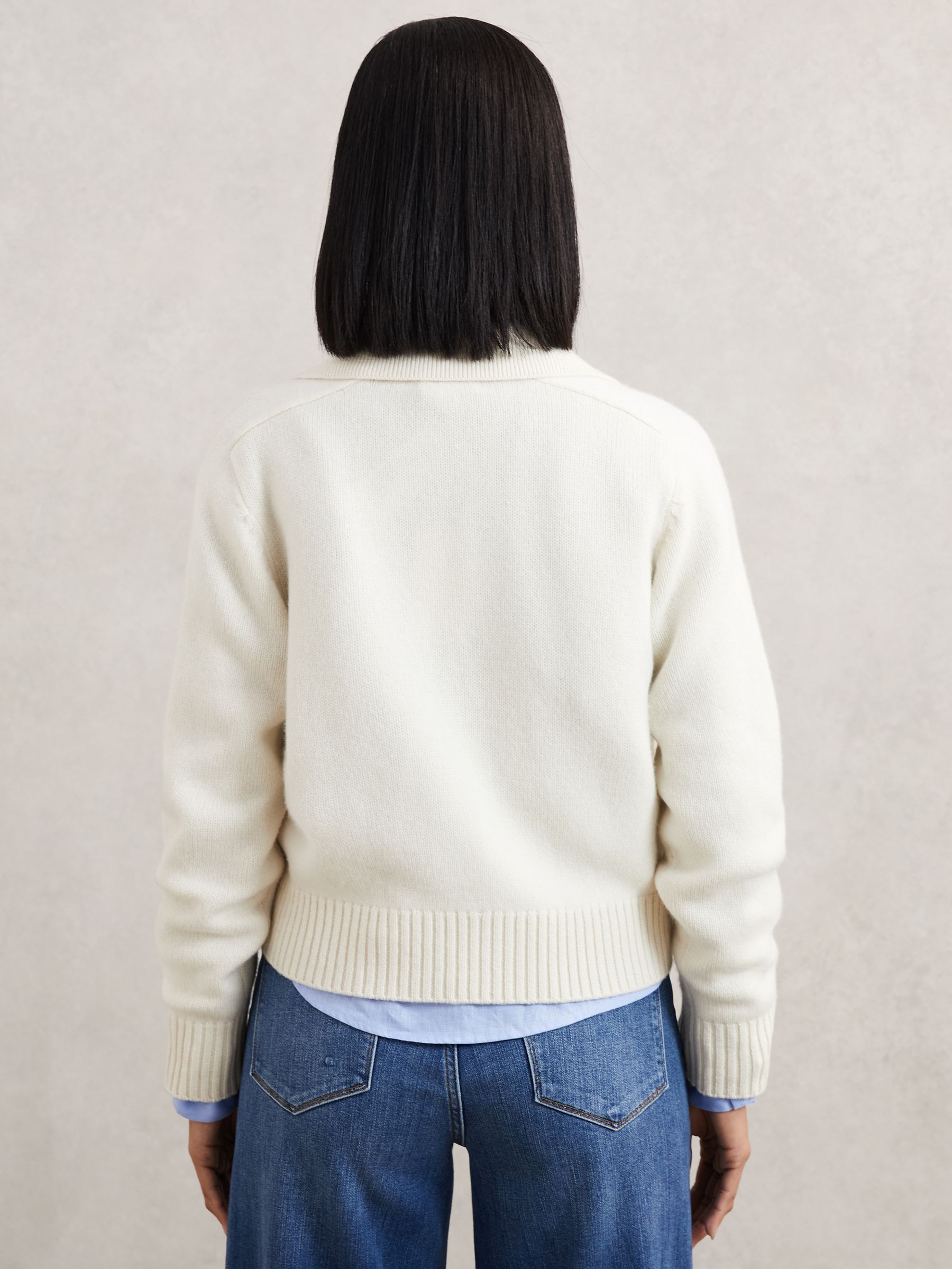 Wool-Cashmere Cable-Knit Jumper in Ivory - Image 5 of 6