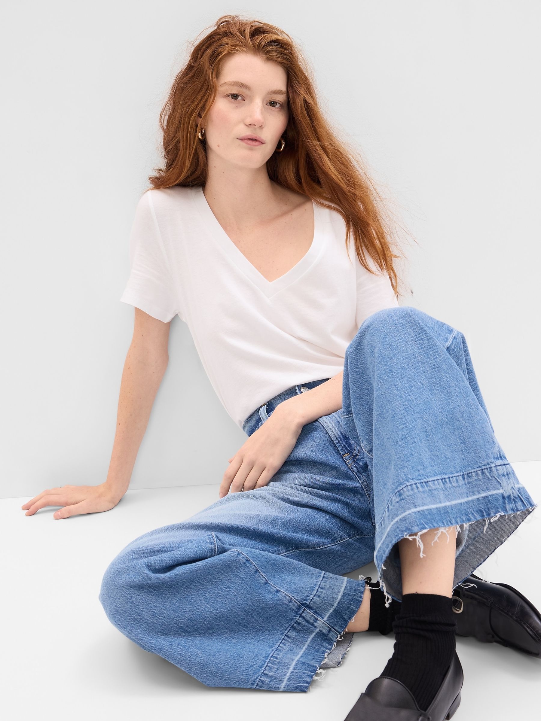 White Cotton Vintage Soft V-Neck T-Shirt - Image 6 of 9