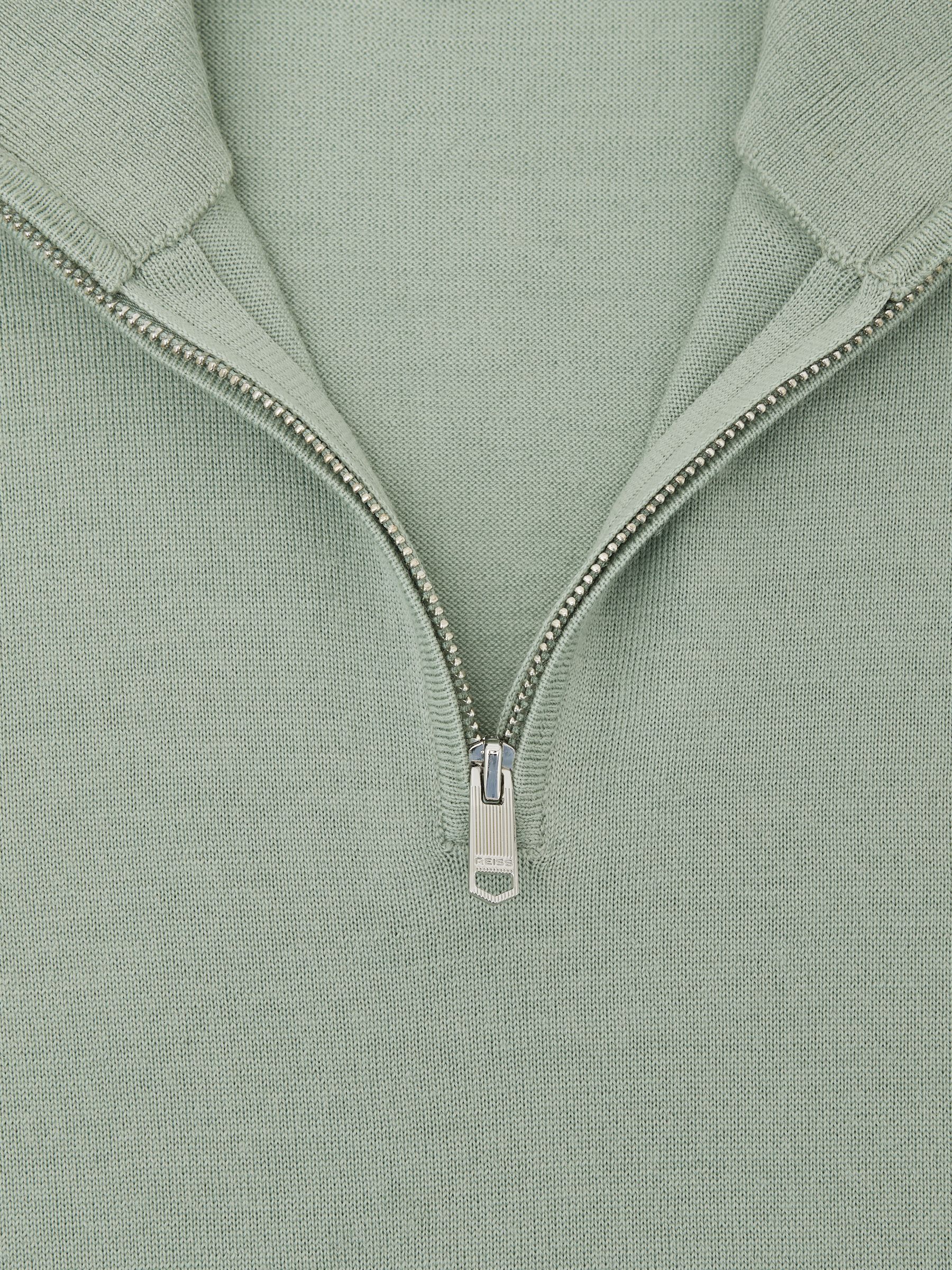 Svetr z merino vlny s polovičním zipem ve světle šedozelené barvě - Obrázek 6 z 6