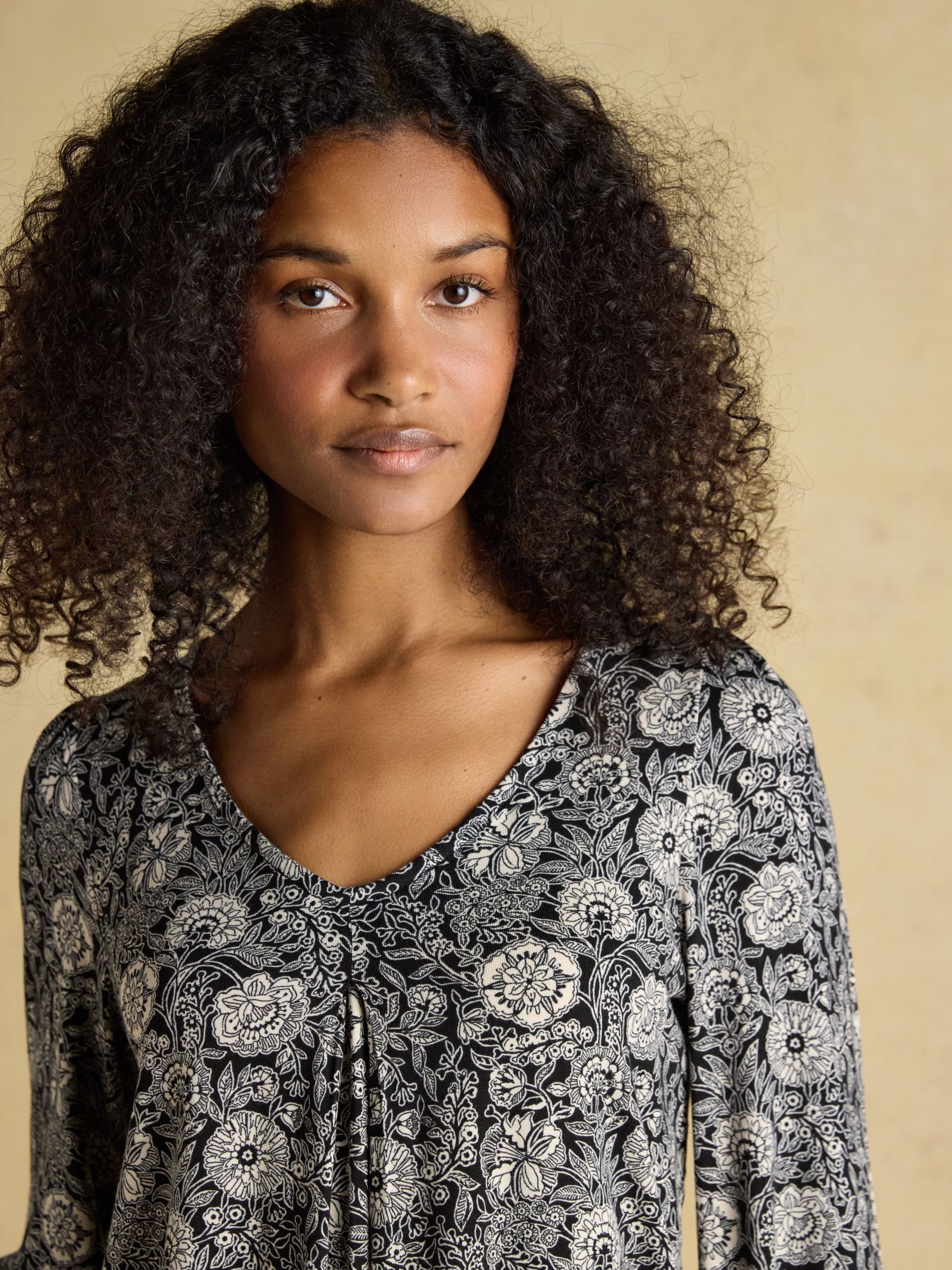 Nia Black Floral Long Sleeve Pleated Front Jersey Top - Image 4 of 8
