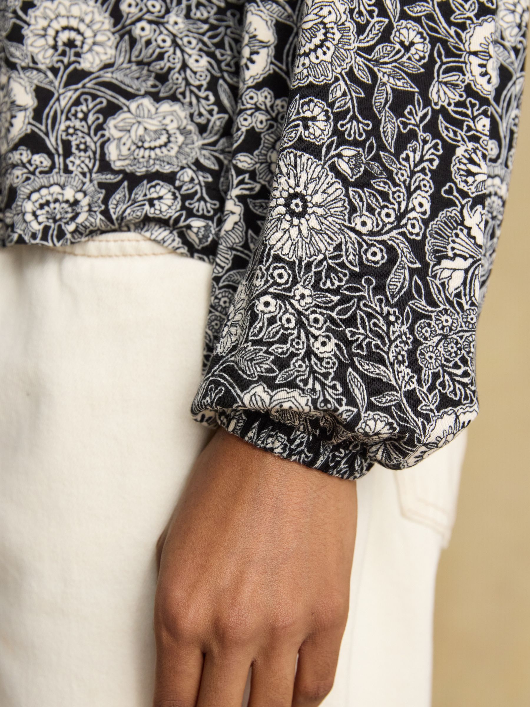 Nia Black Floral Long Sleeve Pleated Front Jersey Top - Image 5 of 8