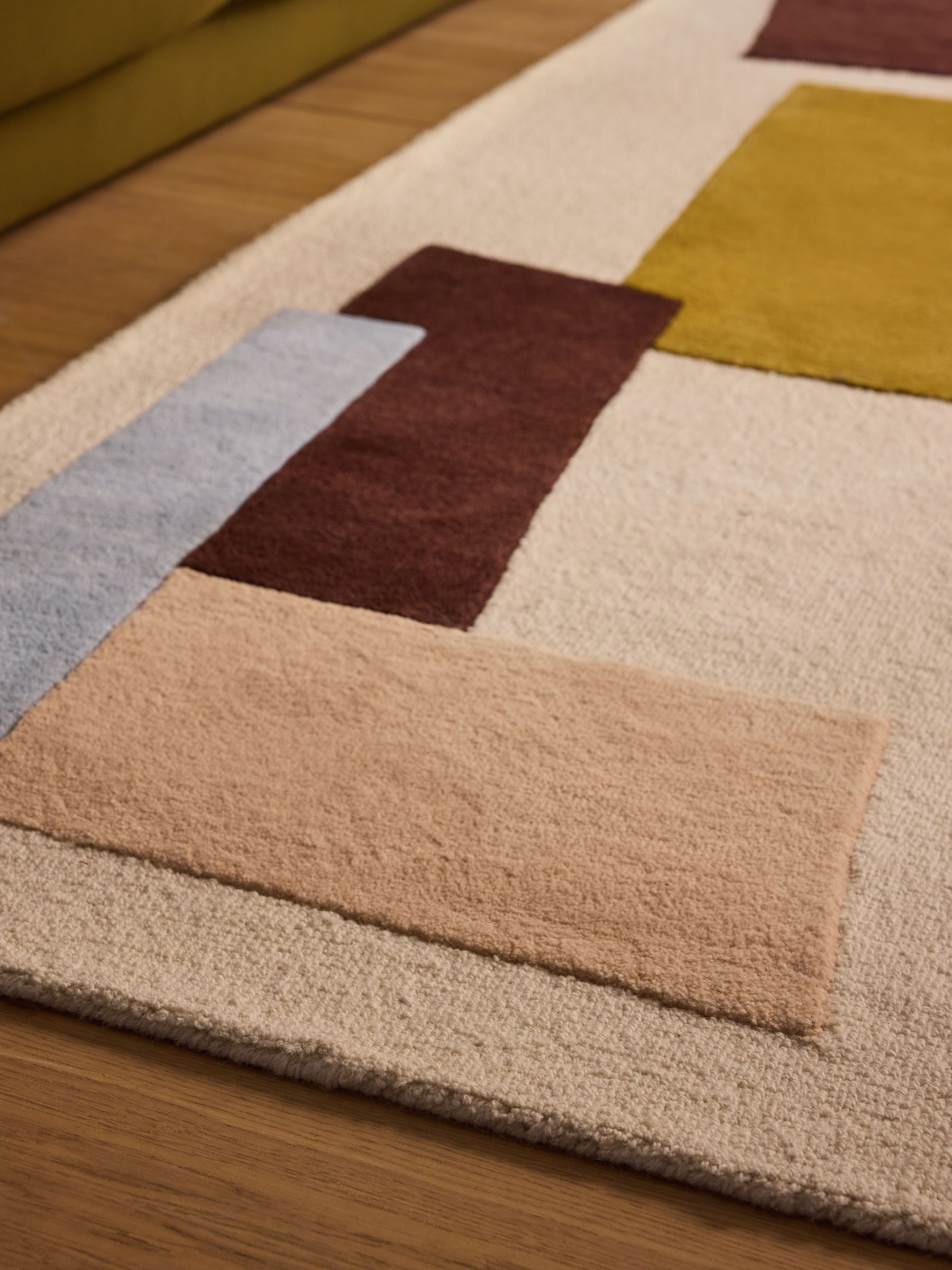 Venessla Wool Tufted Rug in Multi - Image 3 of 4