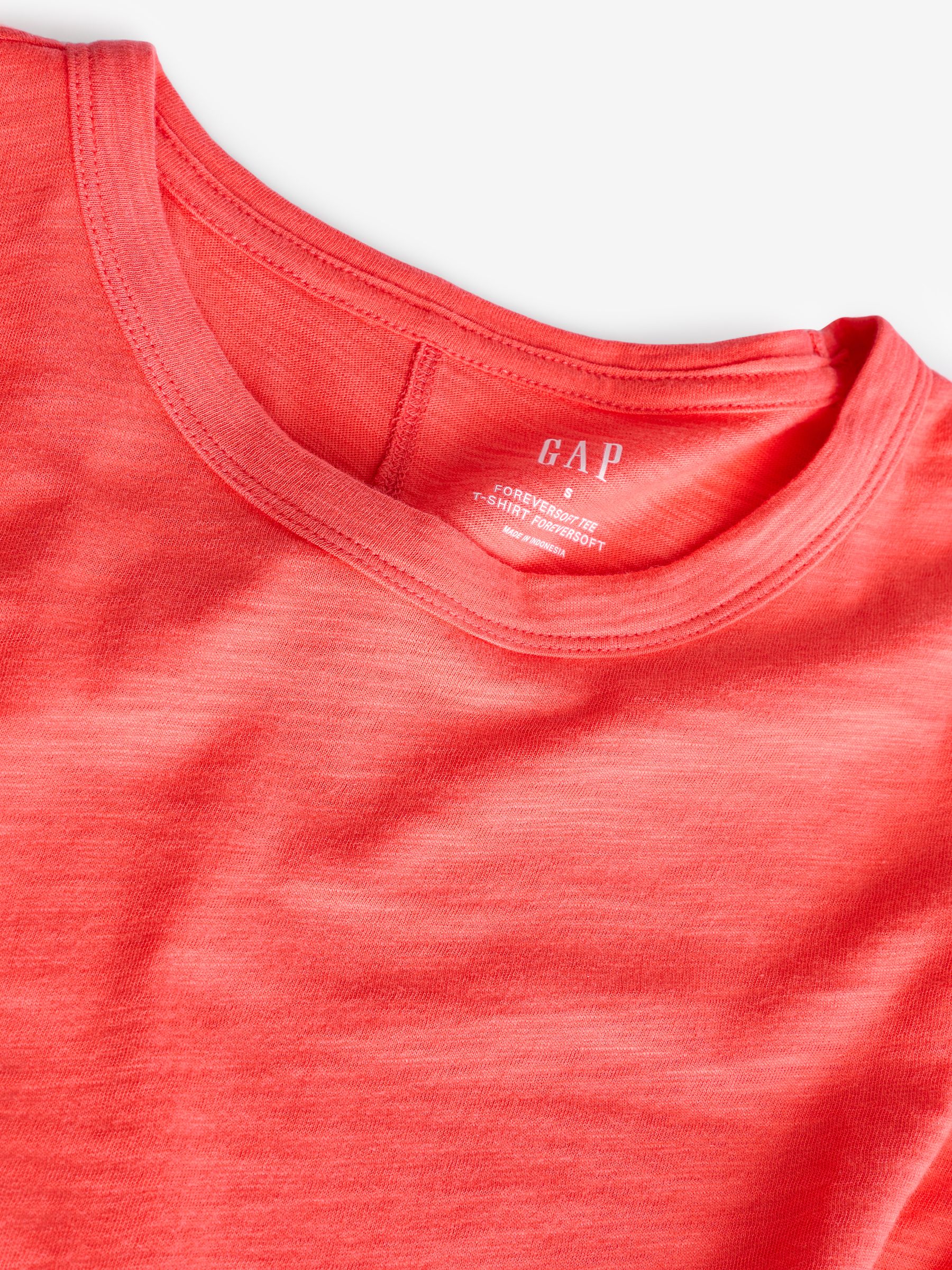 Red Cotton Short Sleeve Crew Neck T-Shirt - Image 3 of 3 Red Cotton Short Sleeve Crew Neck T-Shirt - Image 3 of 3