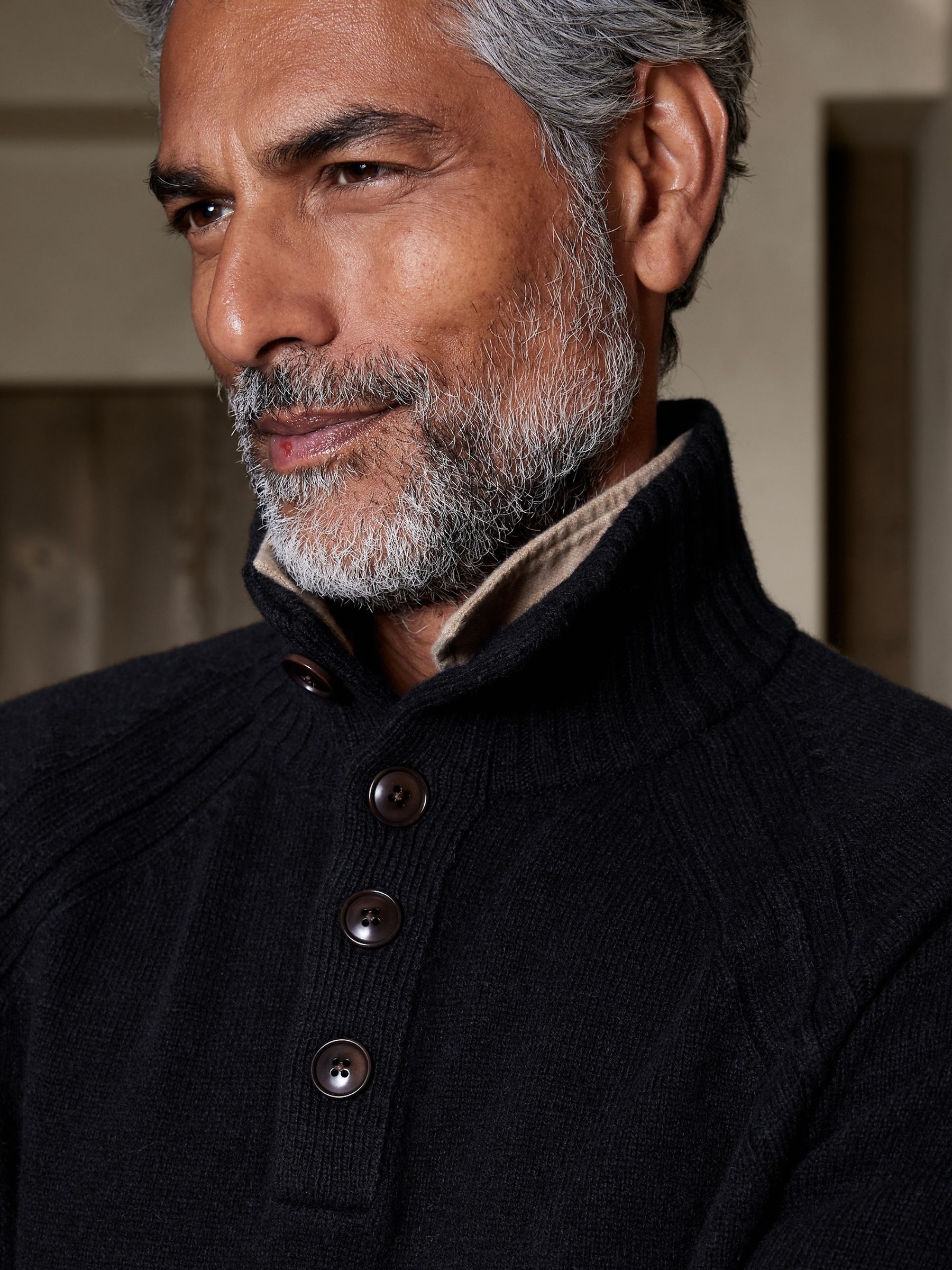 Banana Republic Navy Blue Mock-Neck Jumper - Image 3 of 4