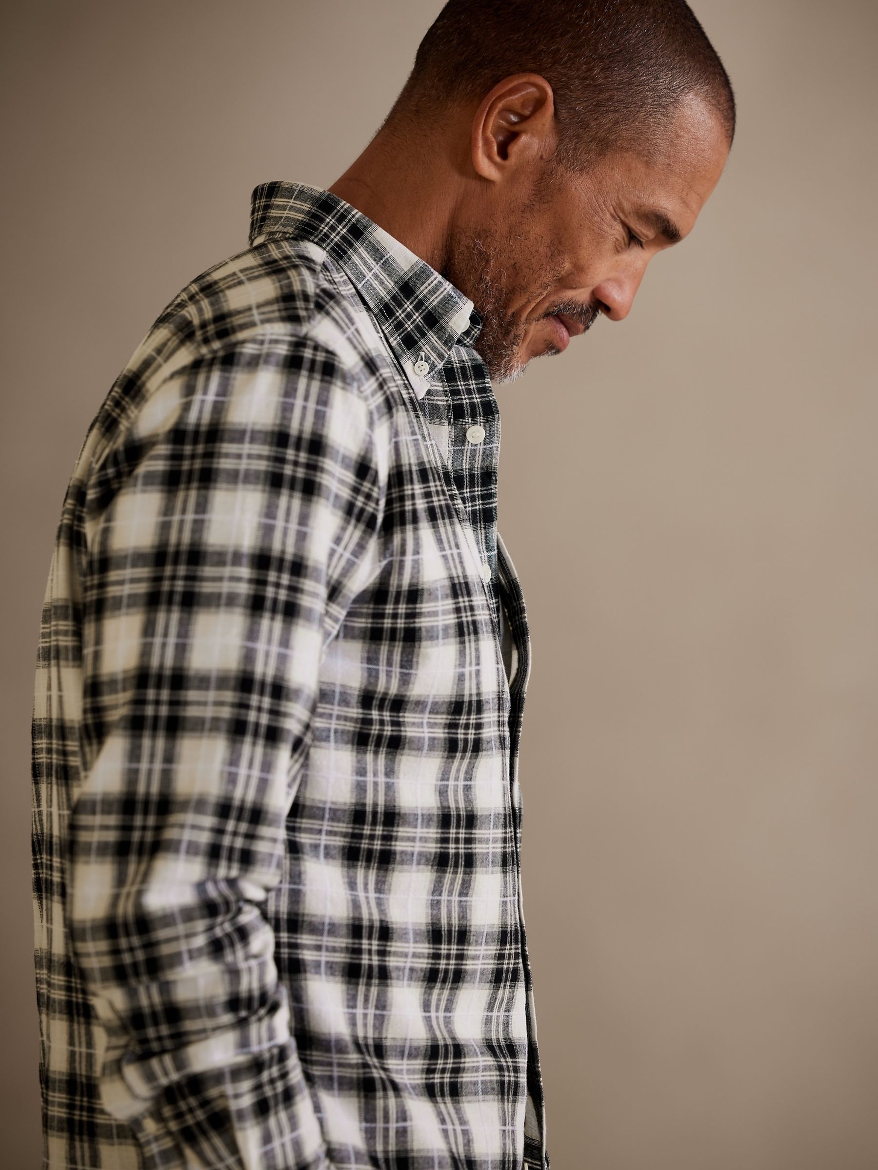 Banana Republic Black The Oxford Shirt - Image 3 of 4