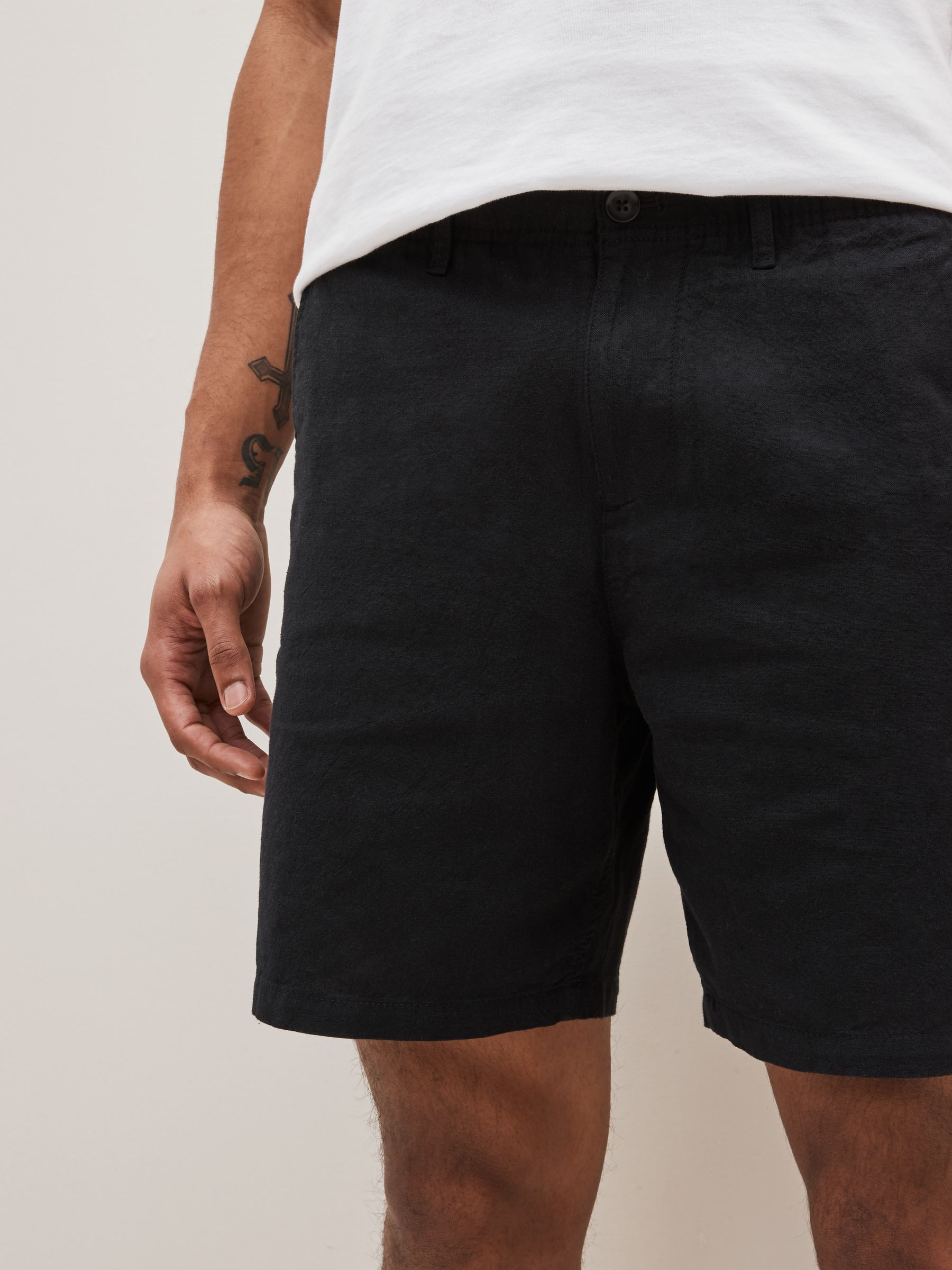 Black 7" Linen Cotton Shorts - Image 3 of 6