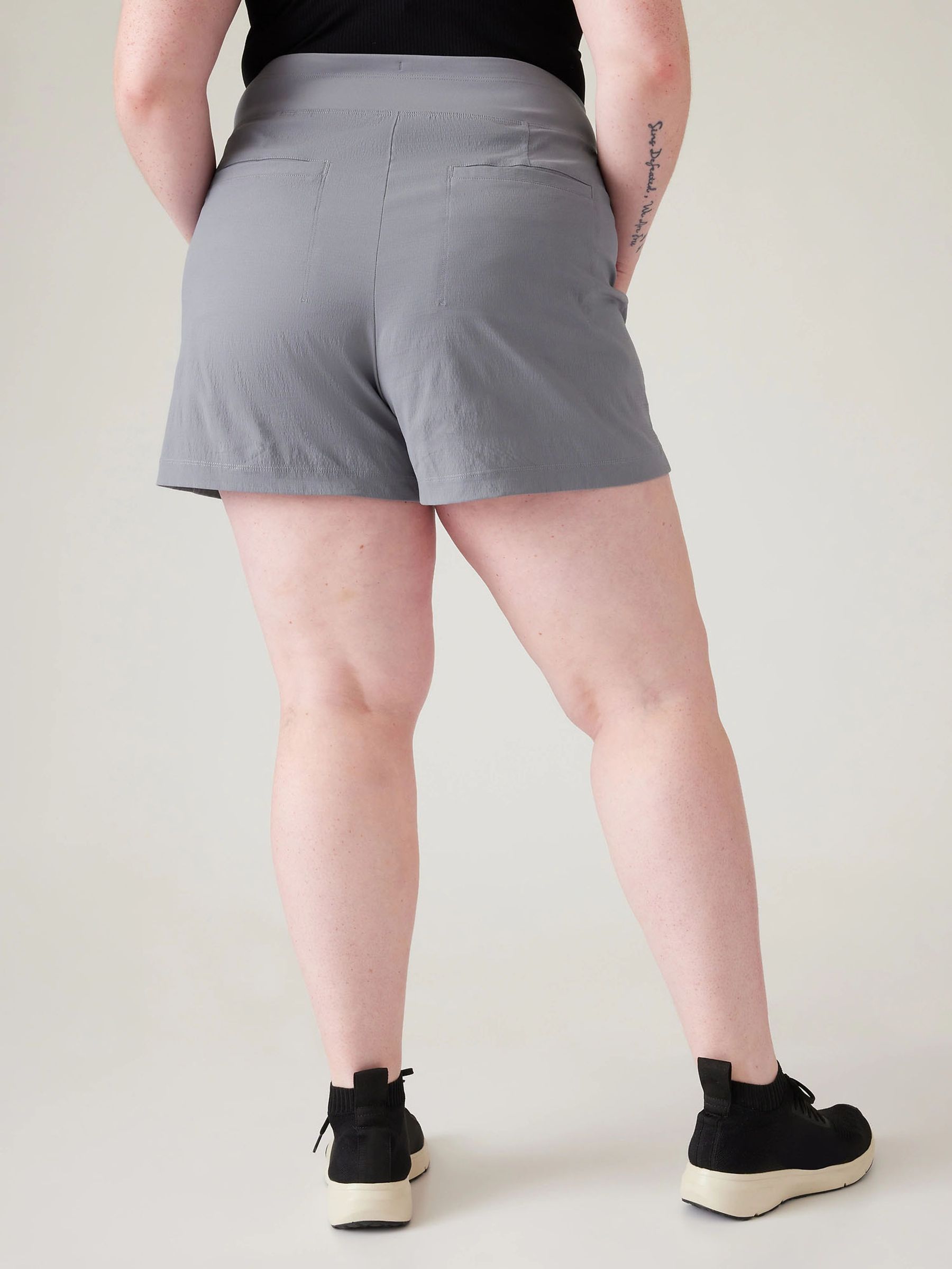 Athleta Grey Cotton Mid Rise North Pocket Shorts - Image 4 of 5