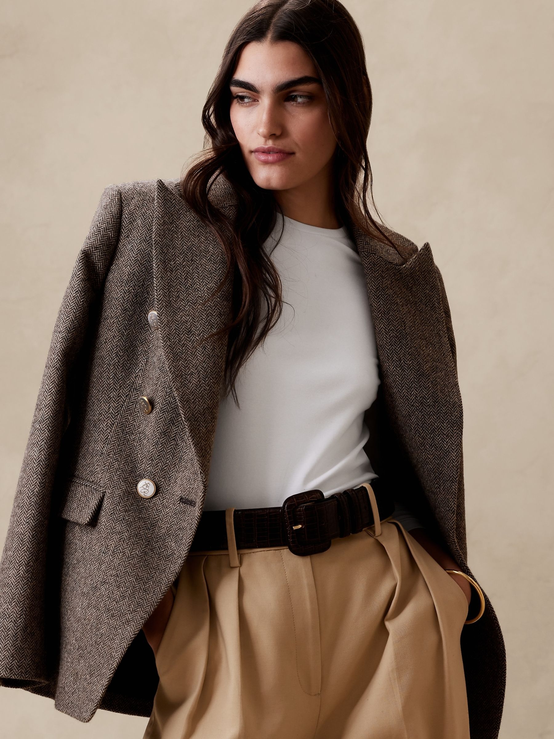 Banana Republic White Refined Crew Neck Long Sleeve Top - Image 1 of 1