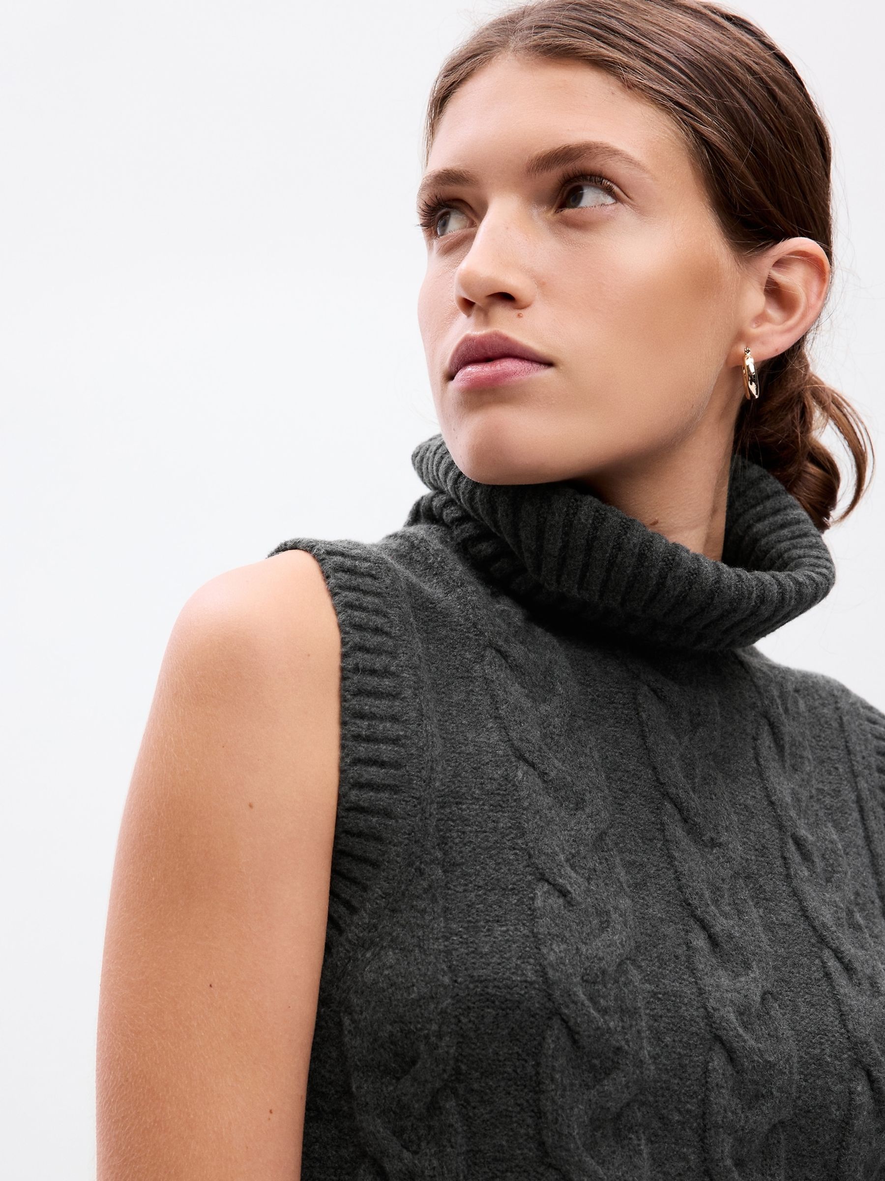 Grey Cable Knit Turtle Neck Sleeveless Jumper - Image 3 of 4